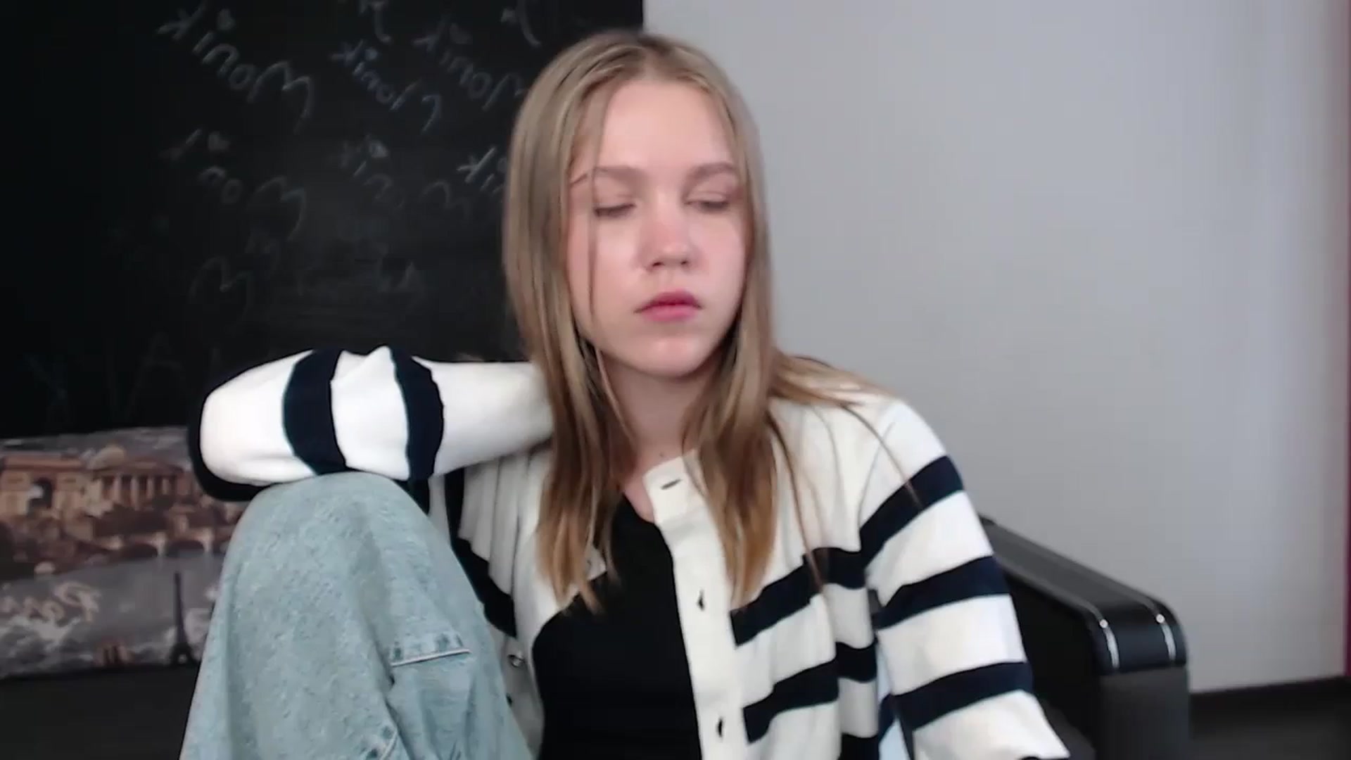 Gallery image thumbnail from Kate_Lewiss's myfreecams stream on, 03/28/2024, 08:05 image 1 of 20