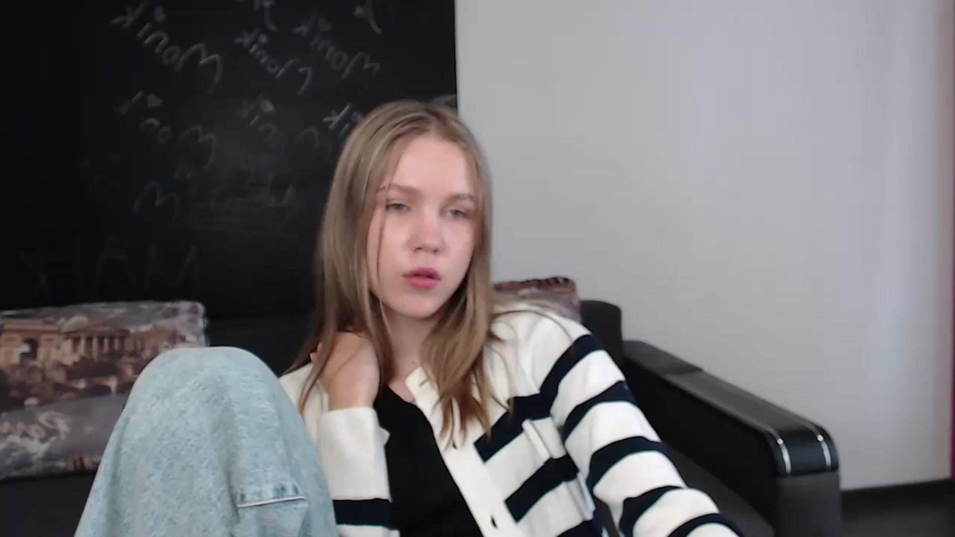 Gallery image thumbnail from Kate_Lewiss's myfreecams stream on, 03/28/2024, 08:05 image 18 of 20