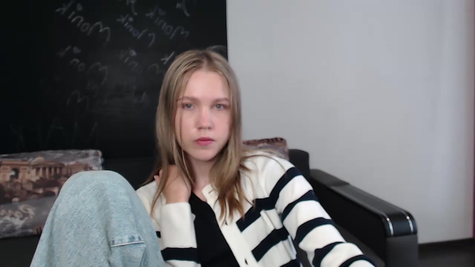 Gallery image thumbnail from Kate_Lewiss's myfreecams stream on, 03/28/2024, 08:05 image 15 of 20