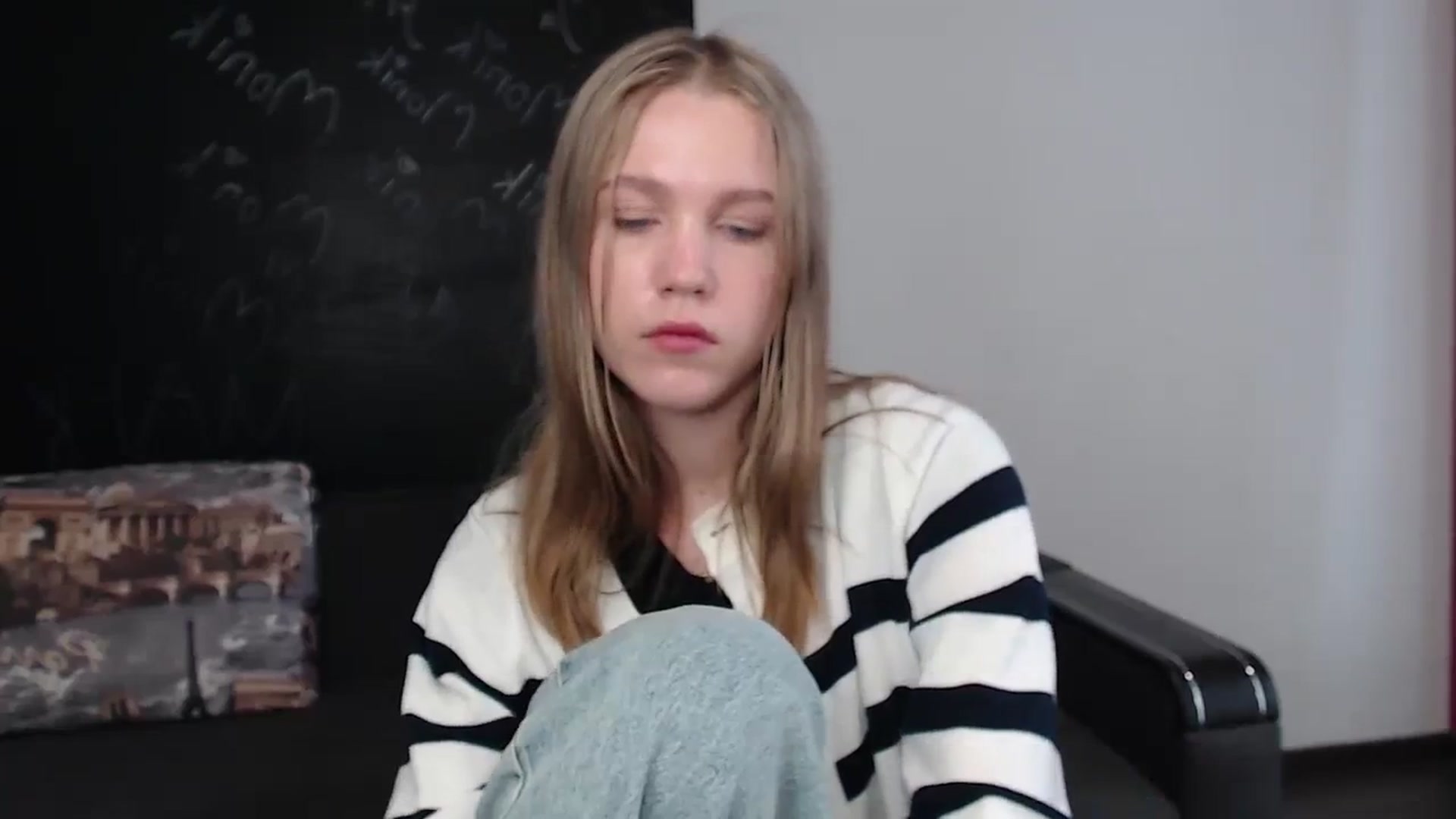 Gallery image thumbnail from Kate_Lewiss's myfreecams stream on, 03/28/2024, 08:53 image 4 of 20