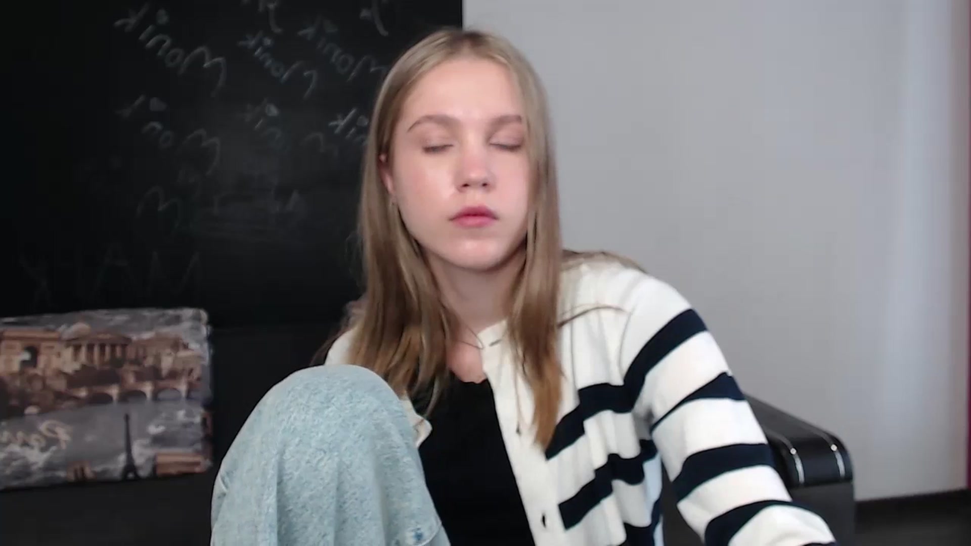 Gallery image thumbnail from Kate_Lewiss's myfreecams stream on, 03/28/2024, 08:53 image 7 of 20