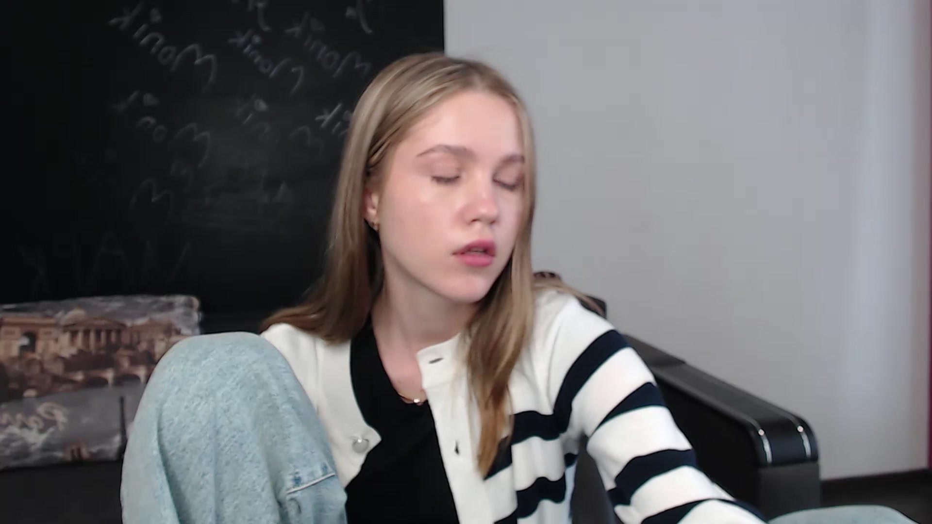 Gallery image thumbnail from Kate_Lewiss's myfreecams stream on, 03/28/2024, 08:53 image 10 of 20
