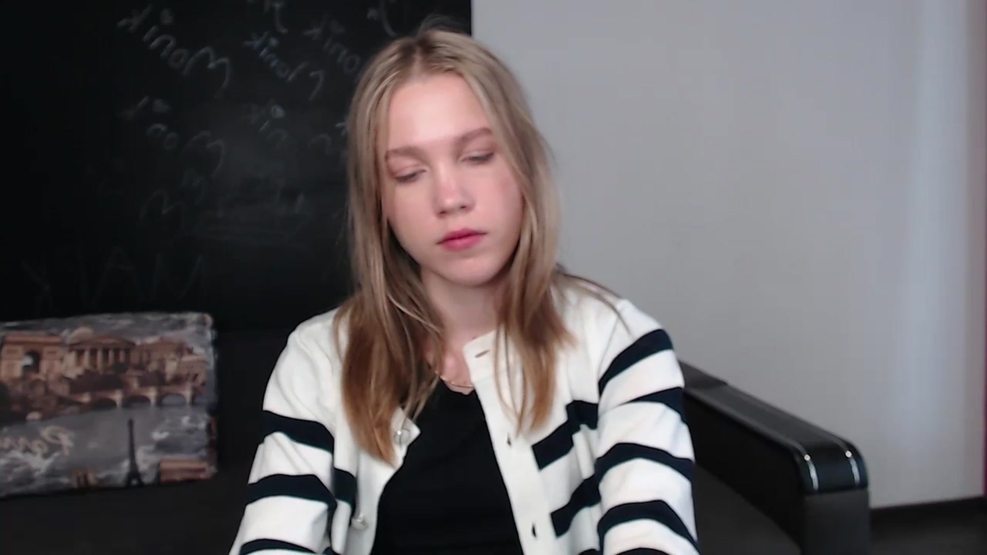 Gallery image thumbnail from Kate_Lewiss's myfreecams stream on, 03/28/2024, 08:53 image 18 of 20