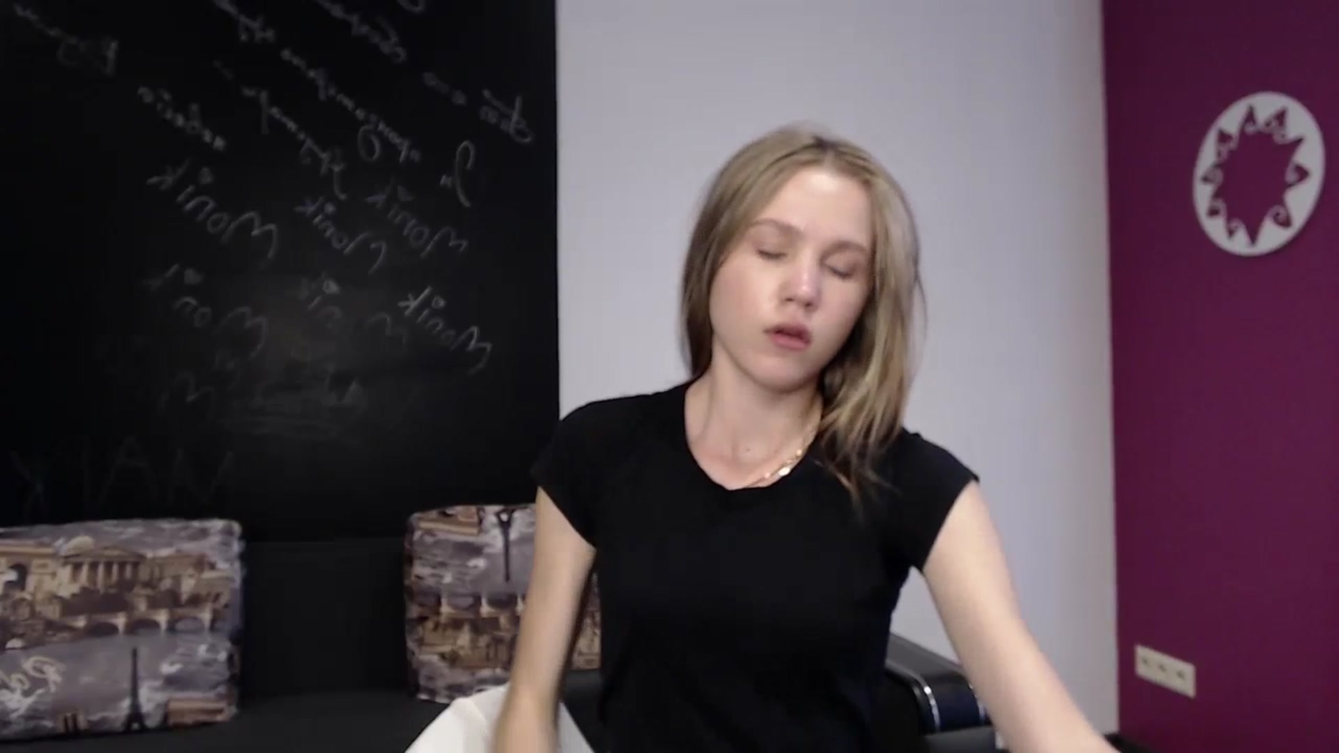 Gallery image thumbnail from Kate_Lewiss's myfreecams stream on, 03/28/2024, 12:02 image 8 of 20