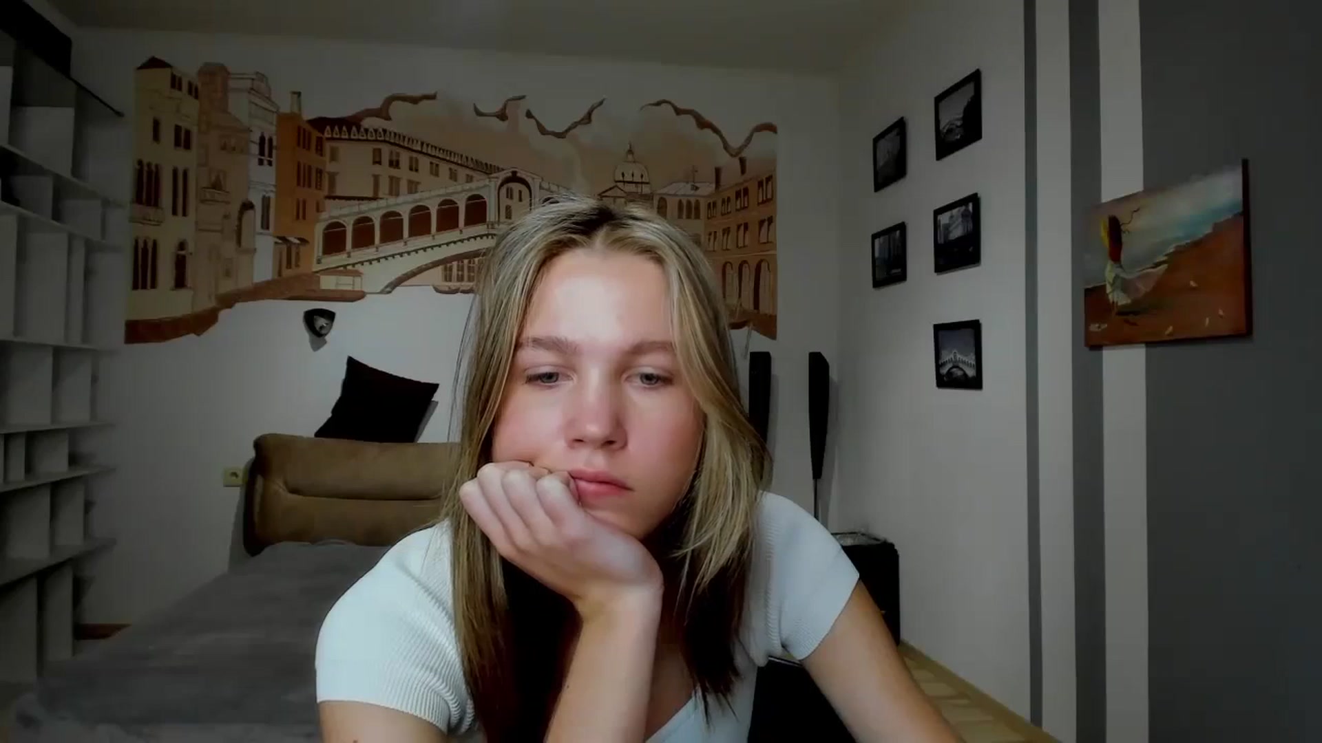 Gallery image thumbnail from Kate_Lewiss's myfreecams stream on, 03/30/2024, 12:05 image 19 of 20