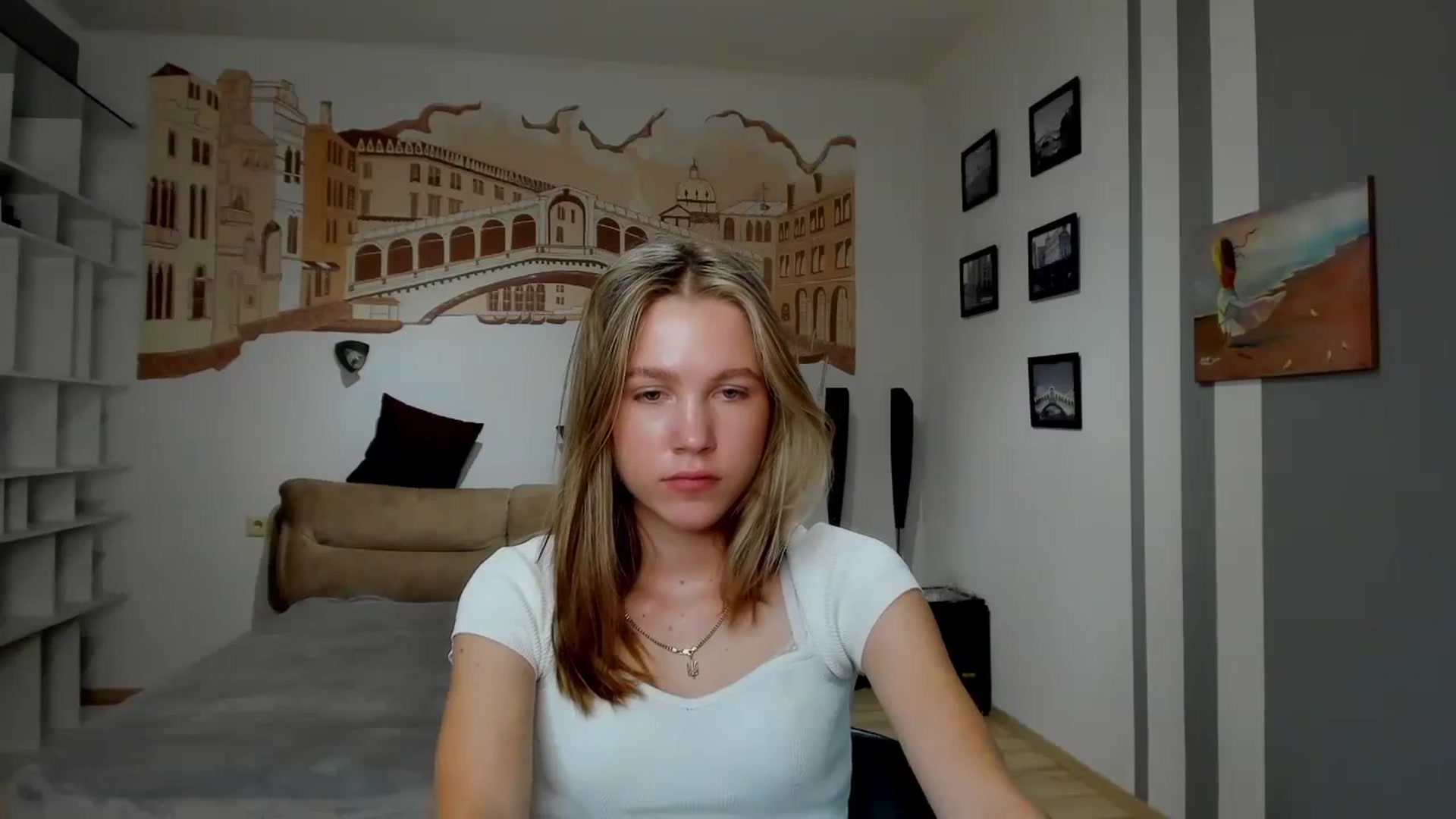 Gallery image thumbnail from Kate_Lewiss's myfreecams stream on, 03/30/2024, 12:05 image 14 of 20