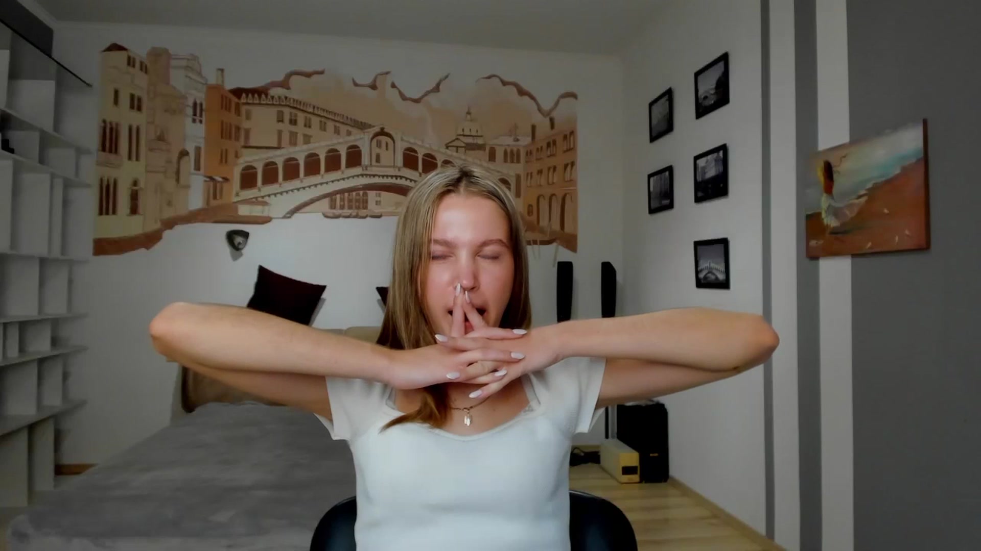 Gallery image thumbnail from Kate_Lewiss's myfreecams stream on, 03/30/2024, 12:05 image 8 of 20