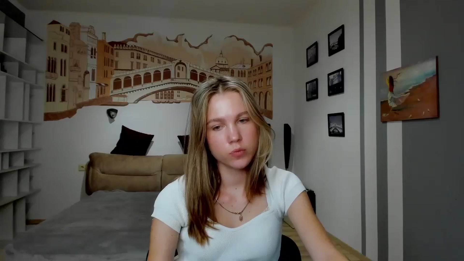 Gallery image thumbnail from Kate_Lewiss's myfreecams stream on, 03/30/2024, 12:05 image 16 of 20