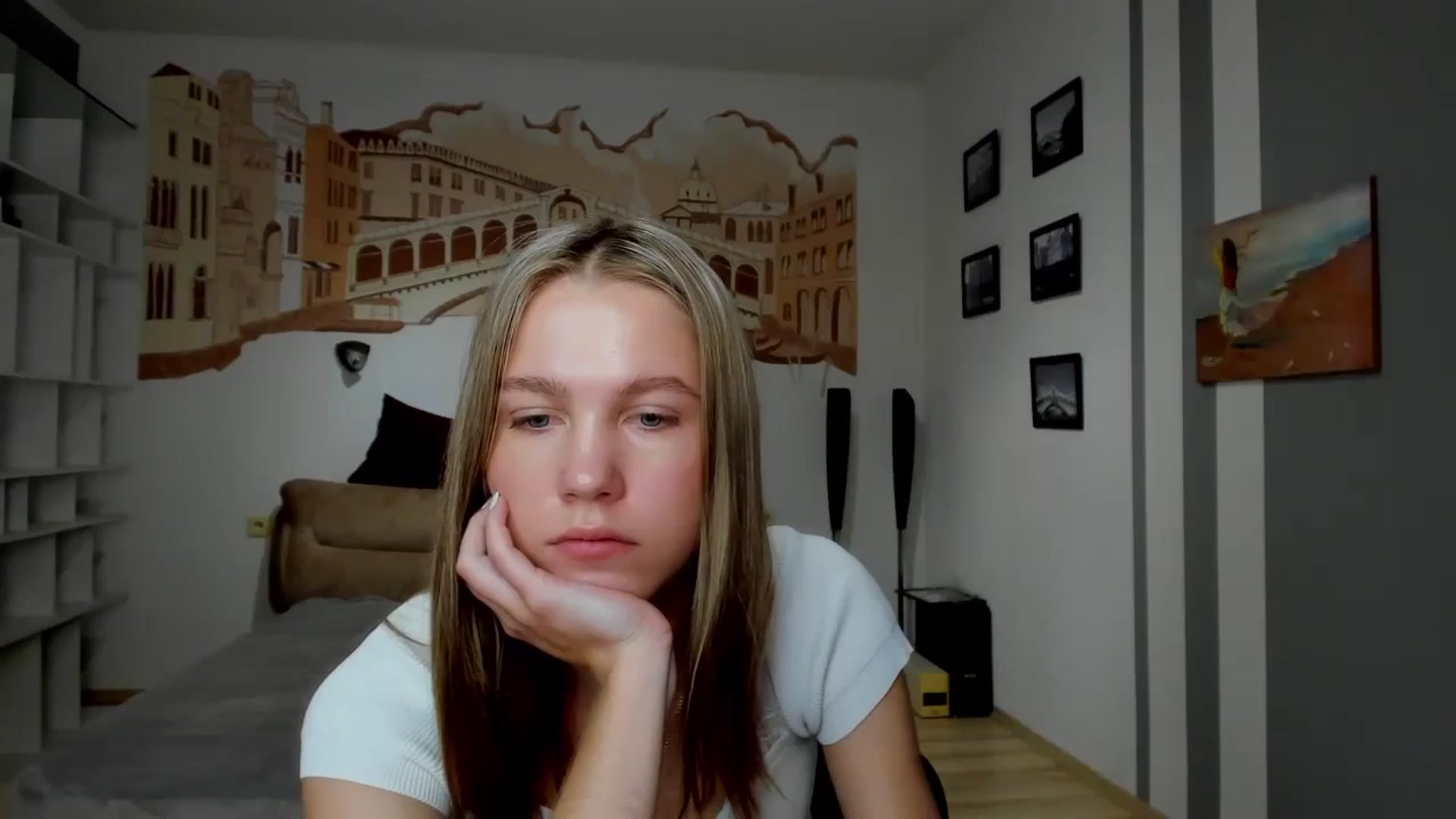 Gallery image thumbnail from Kate_Lewiss's myfreecams stream on, 03/30/2024, 12:05 image 5 of 20