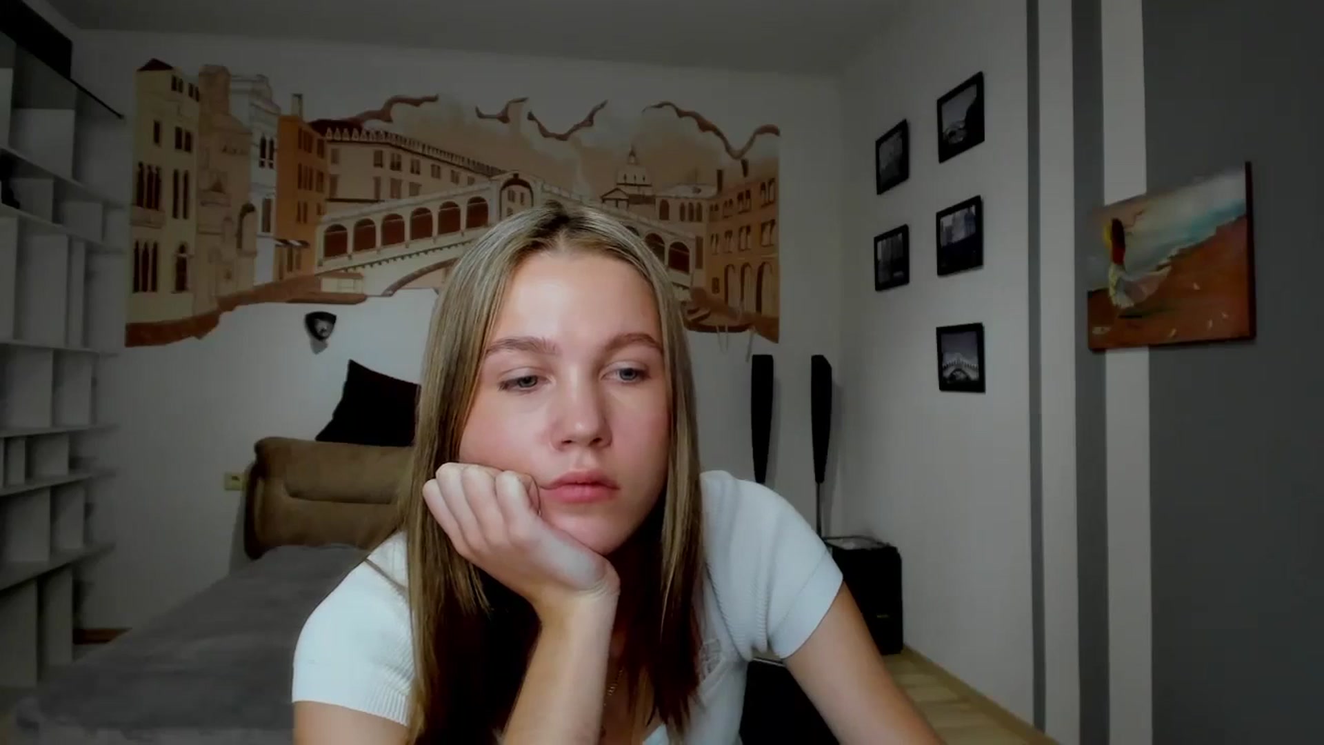 Gallery image thumbnail from Kate_Lewiss's myfreecams stream on, 03/30/2024, 12:05 image 4 of 20
