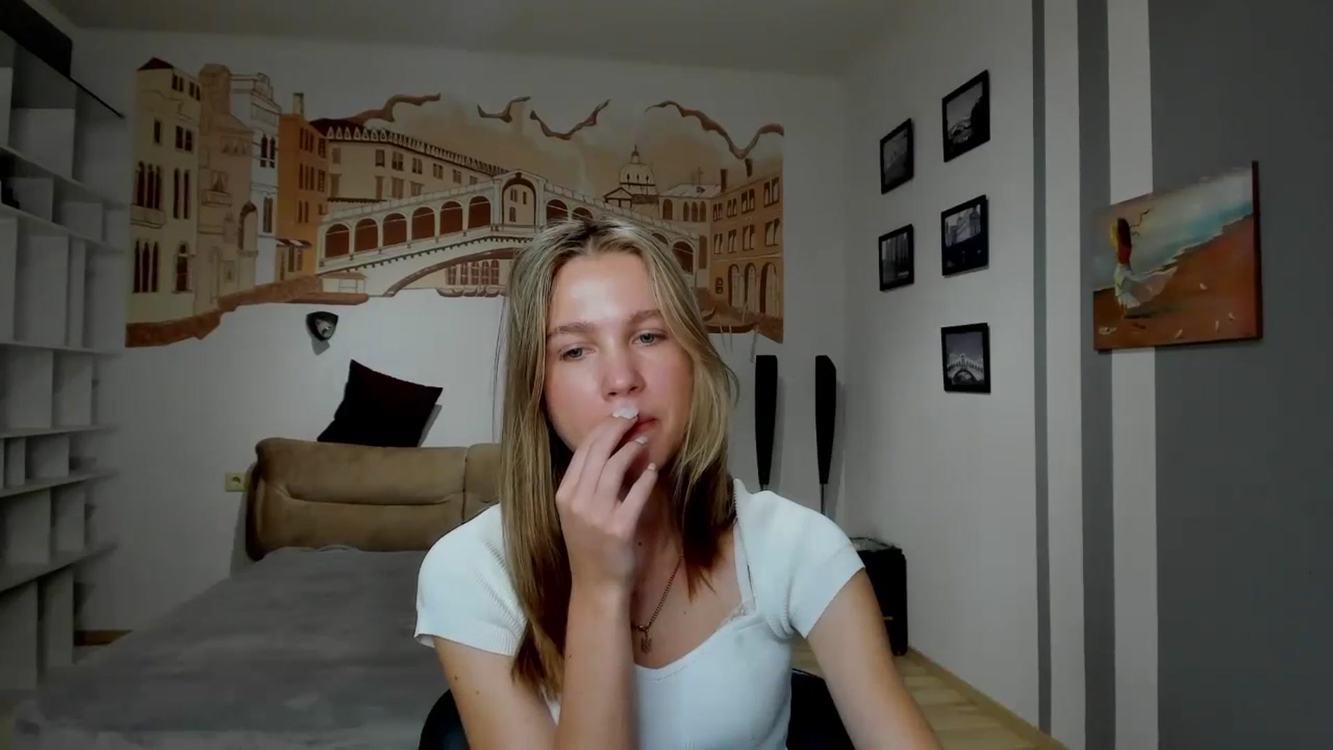 Gallery image thumbnail from Kate_Lewiss's myfreecams stream on, 03/30/2024, 12:05 image 18 of 20