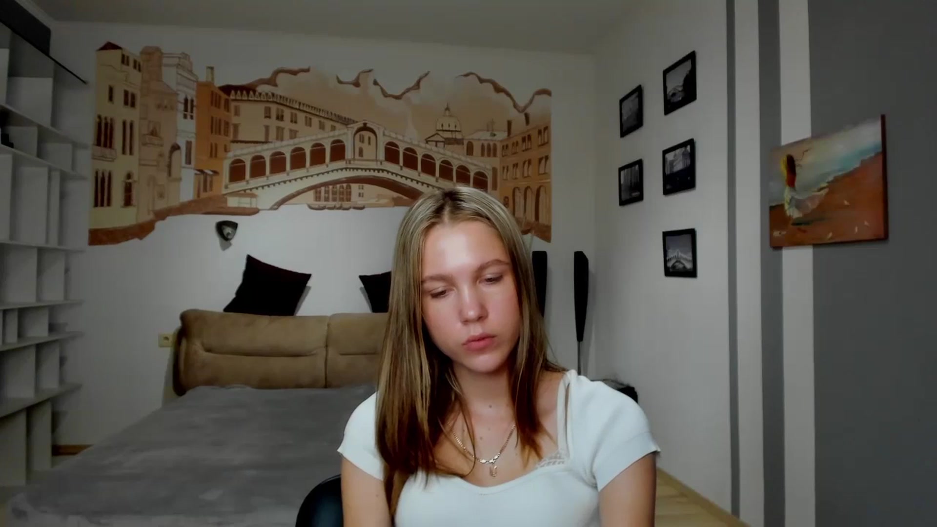 Gallery image thumbnail from Kate_Lewiss's myfreecams stream on, 03/30/2024, 12:05 image 3 of 20