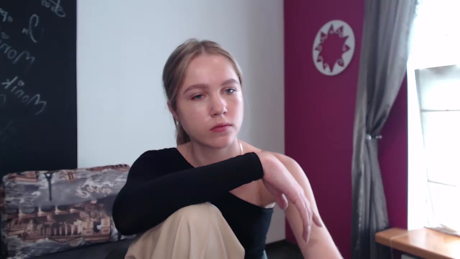 Gallery image thumbnail from Kate_Lewiss's myfreecams stream on, 04/01/2024, 08:02 image 6 of 20