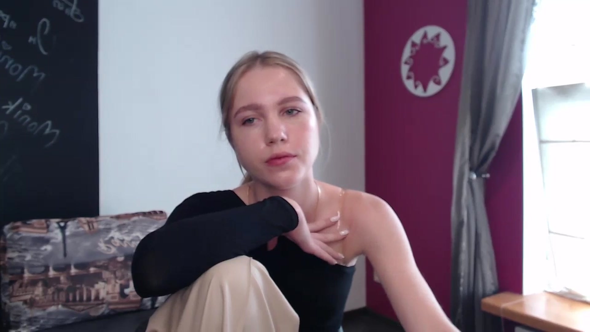 Gallery image thumbnail from Kate_Lewiss's myfreecams stream on, 04/01/2024, 08:02 image 3 of 20