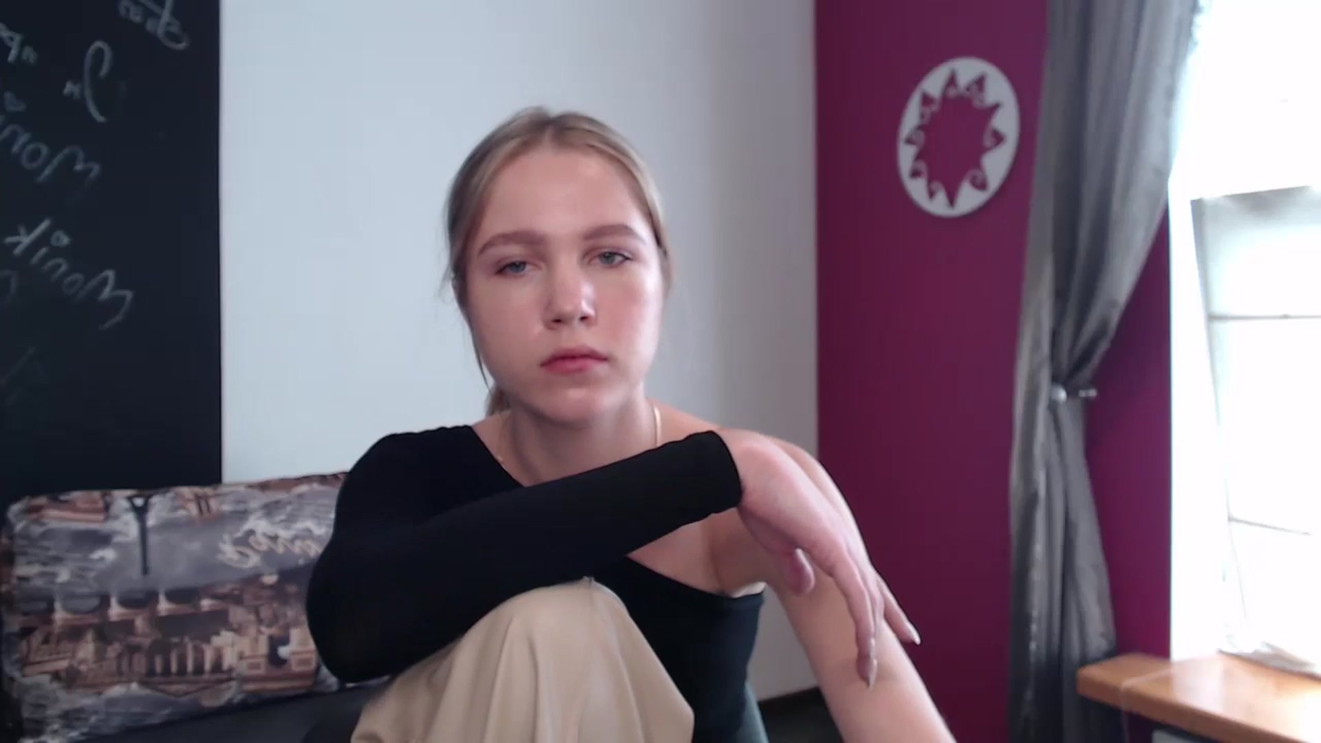 Gallery image thumbnail from Kate_Lewiss's myfreecams stream on, 04/01/2024, 08:02 image 7 of 20