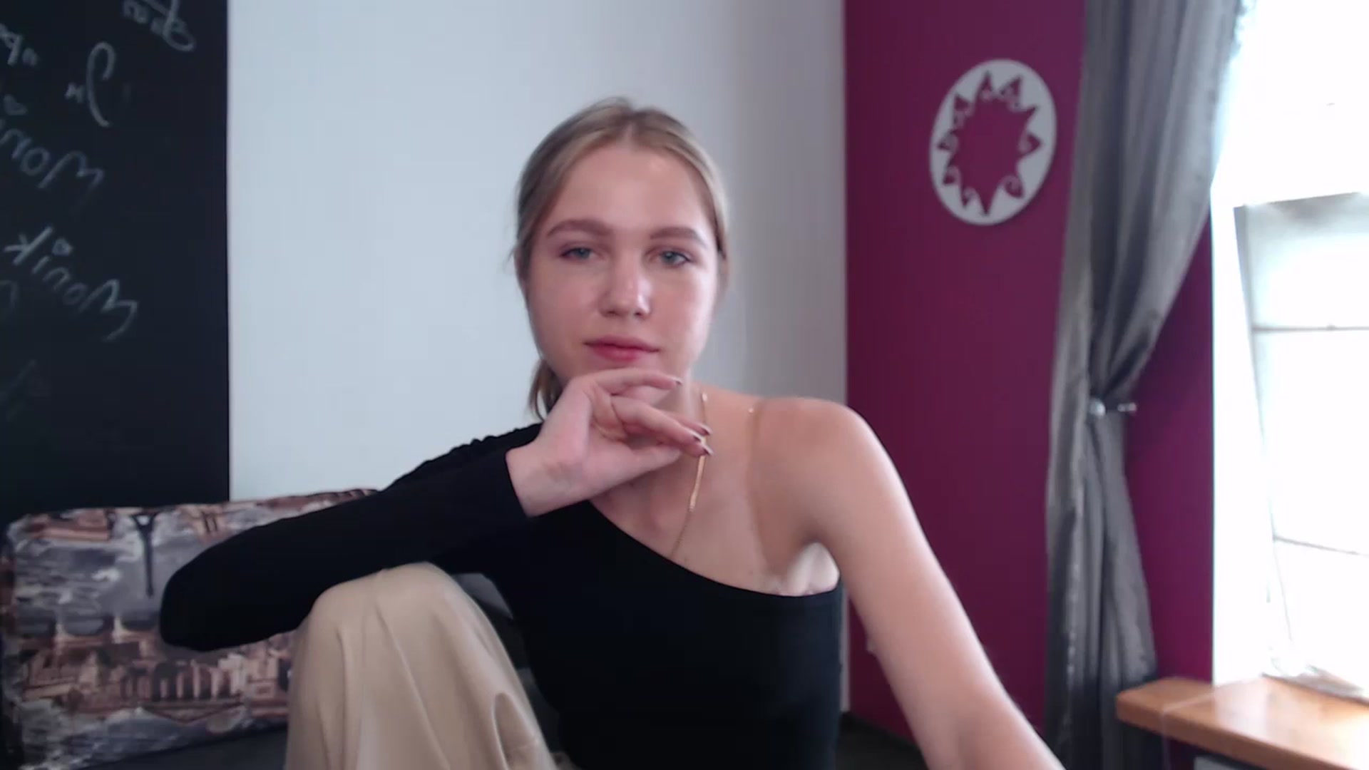 Gallery image thumbnail from Kate_Lewiss's myfreecams stream on, 04/01/2024, 08:02 image 20 of 20