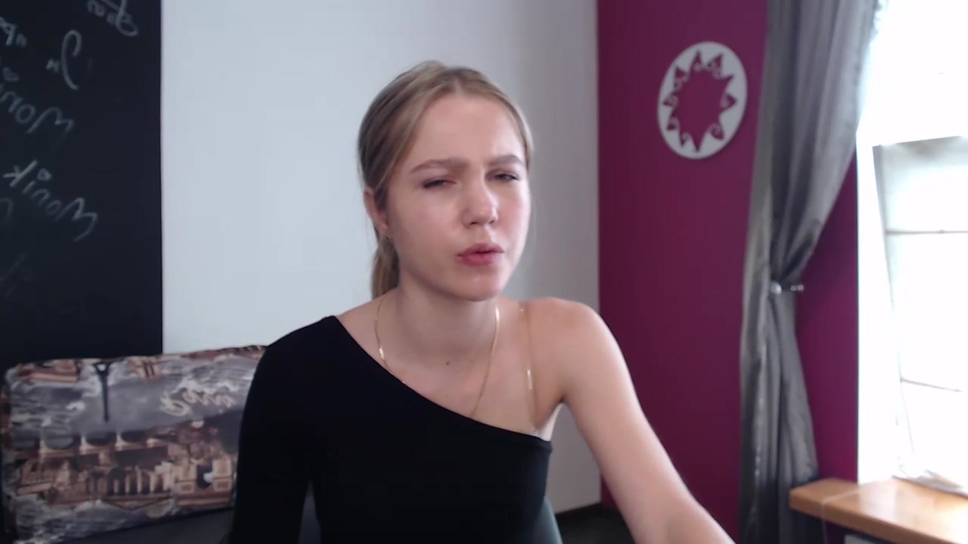 Gallery image thumbnail from Kate_Lewiss's myfreecams stream on, 04/01/2024, 08:02 image 15 of 20