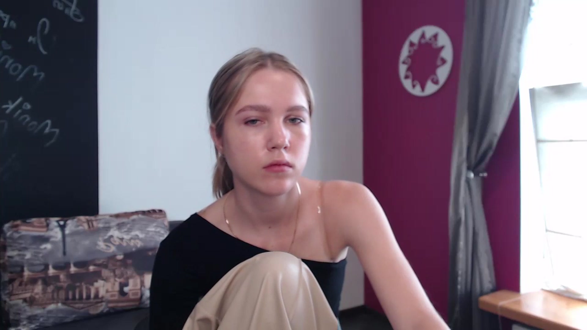 Gallery image thumbnail from Kate_Lewiss's myfreecams stream on, 04/01/2024, 08:02 image 2 of 20