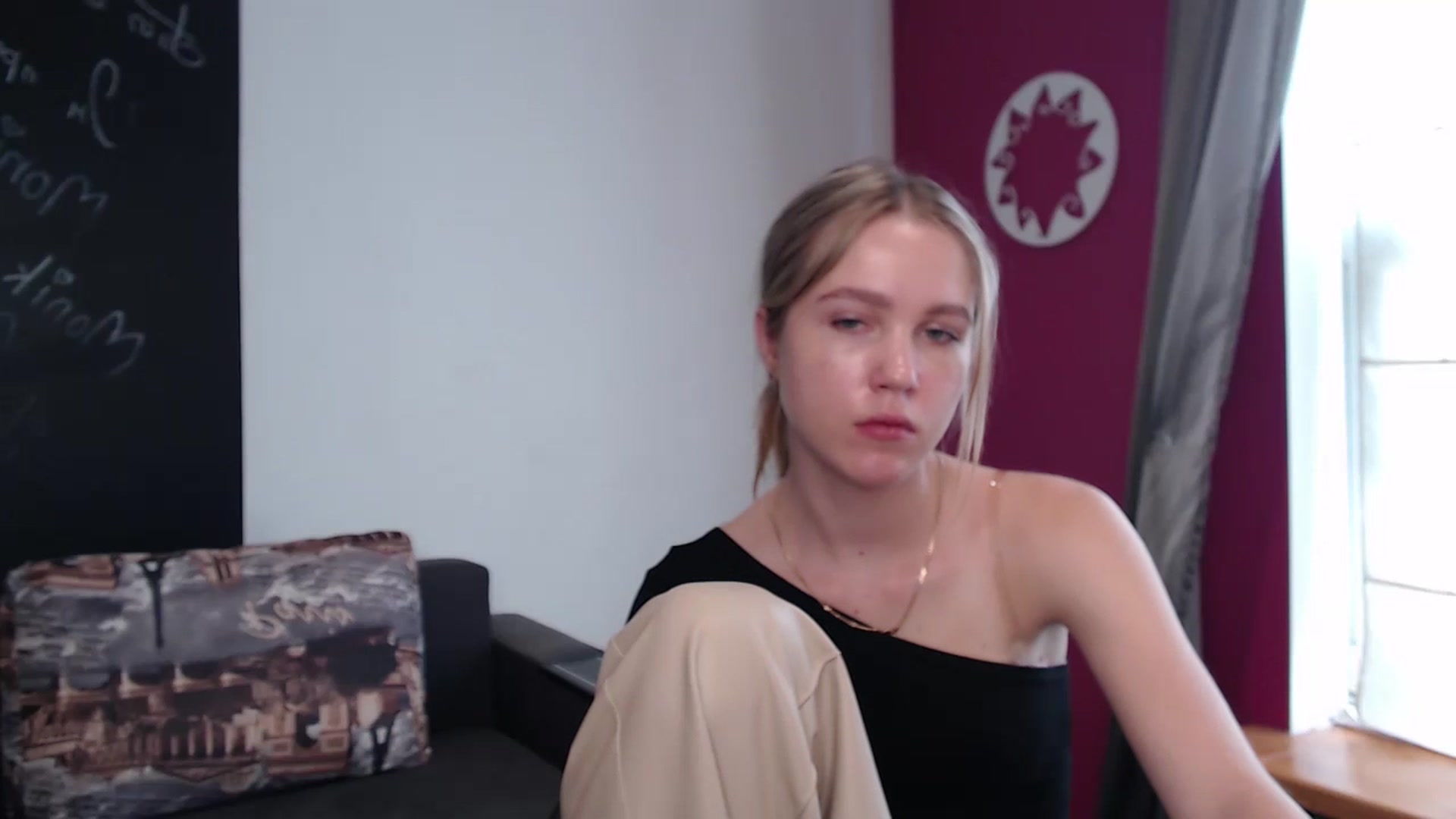Gallery image thumbnail from Kate_Lewiss's myfreecams stream on, 04/01/2024, 09:28 image 14 of 20