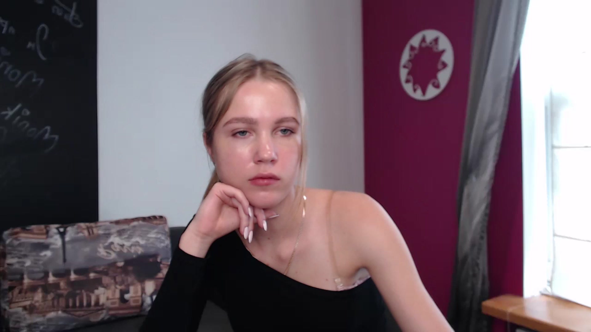 Gallery image thumbnail from Kate_Lewiss's myfreecams stream on, 04/01/2024, 09:28 image 18 of 20