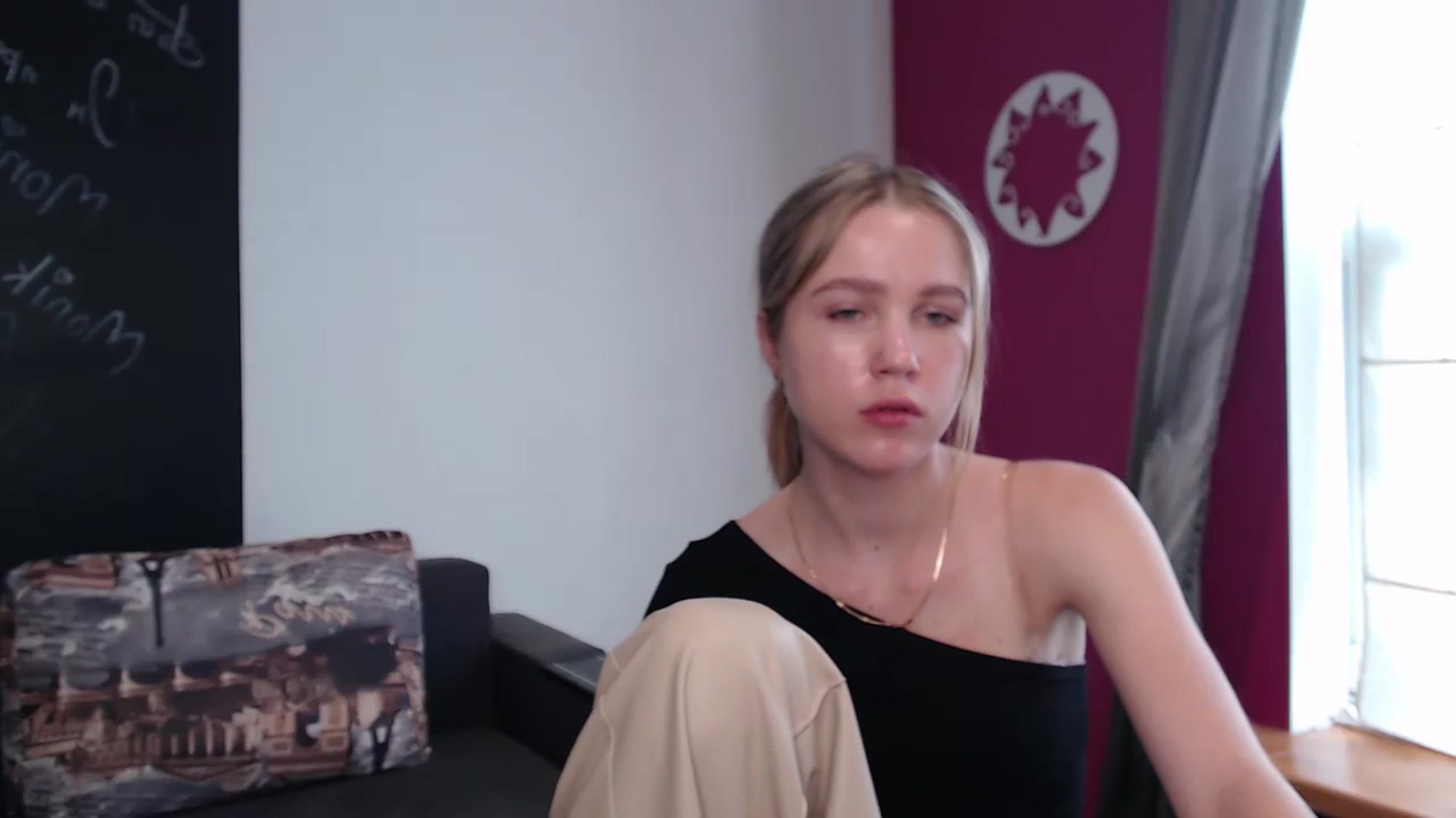 Gallery image thumbnail from Kate_Lewiss's myfreecams stream on, 04/01/2024, 09:28 image 12 of 20