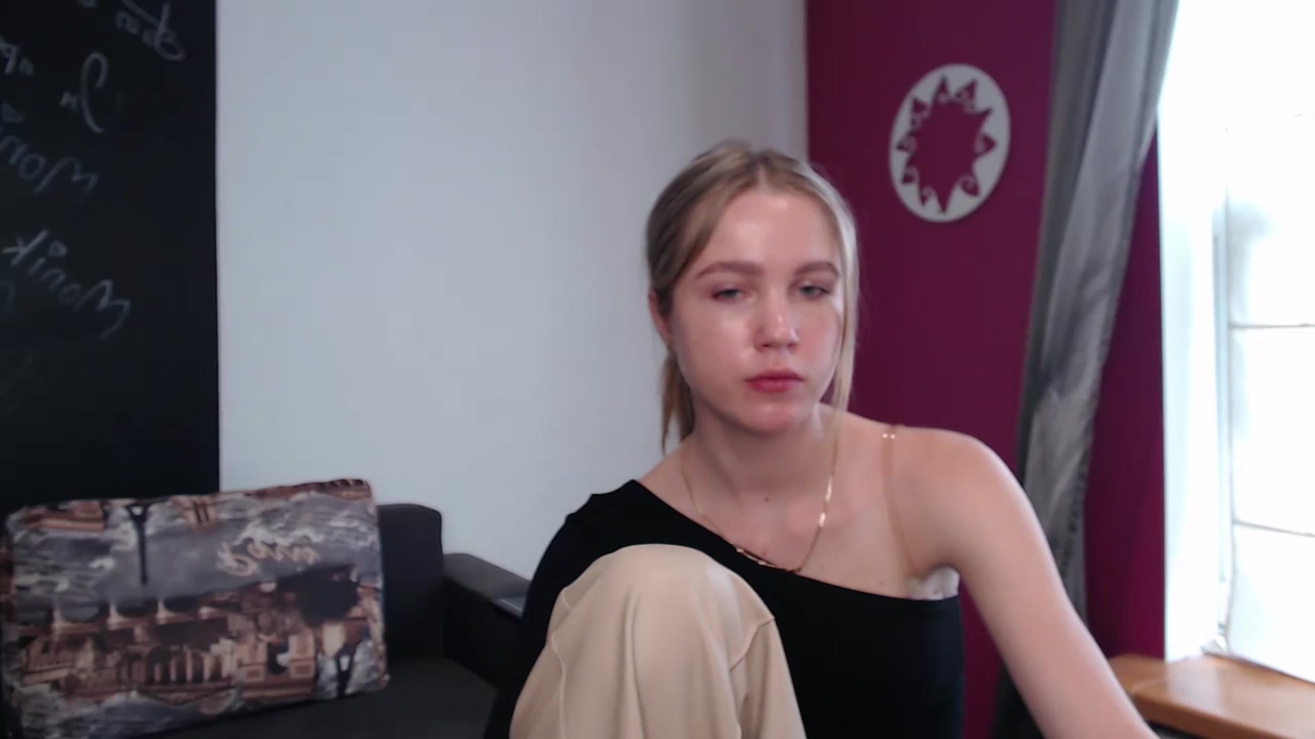 Gallery image thumbnail from Kate_Lewiss's myfreecams stream on, 04/01/2024, 09:28 image 13 of 20