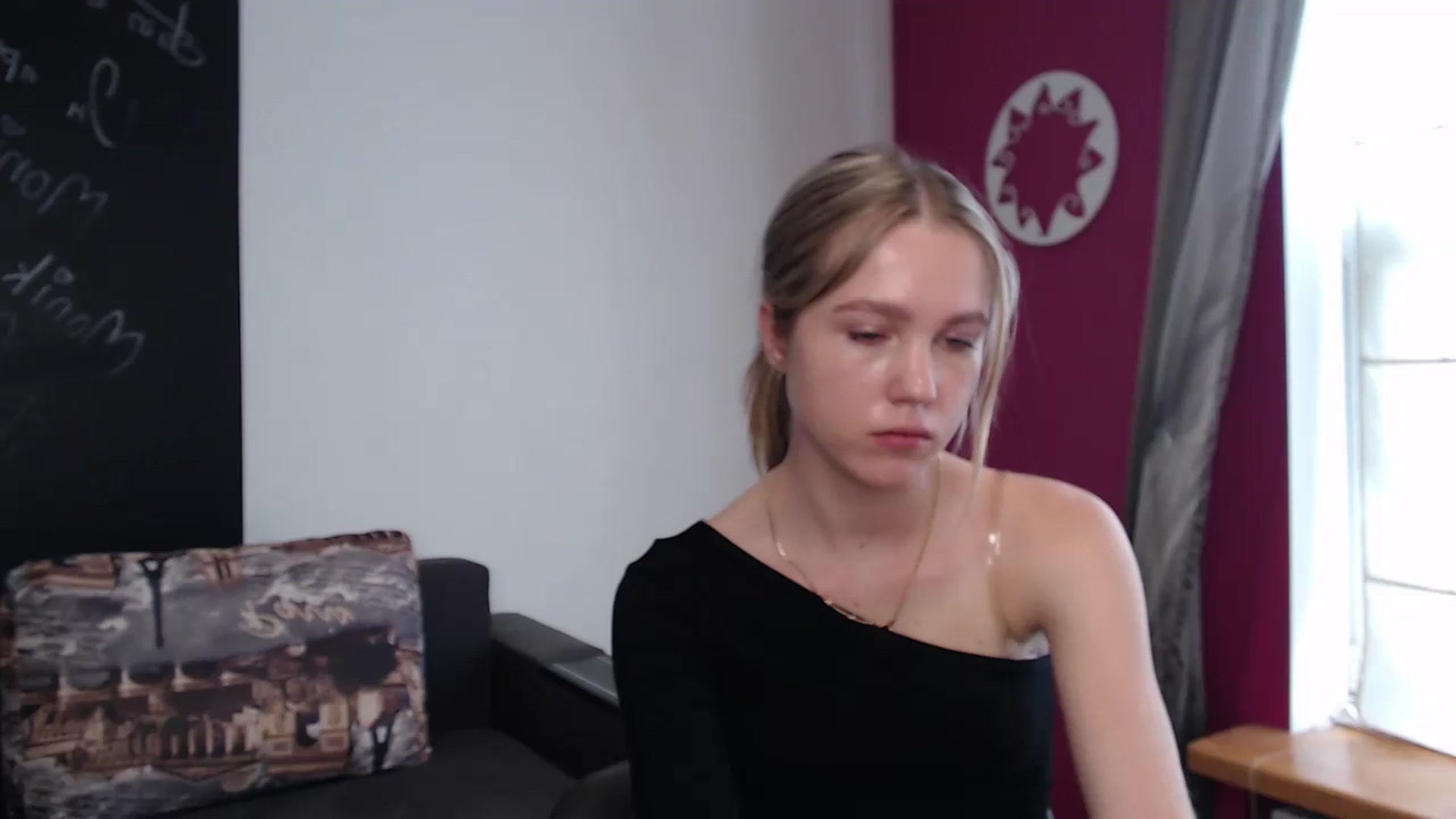 Gallery image thumbnail from Kate_Lewiss's myfreecams stream on, 04/01/2024, 09:28 image 10 of 20