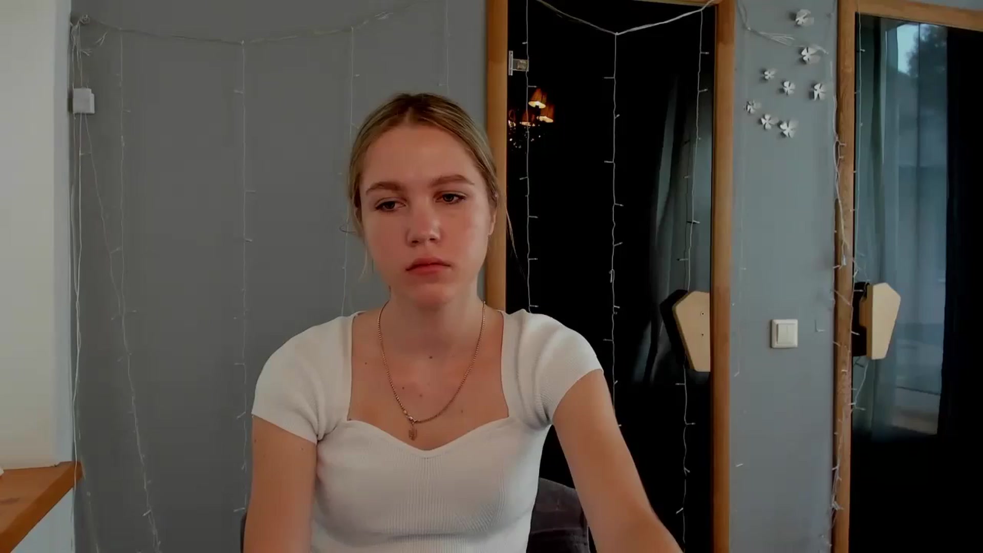 Gallery image thumbnail from Kate_Lewiss's myfreecams stream on, 04/02/2024, 06:19 image 1 of 20