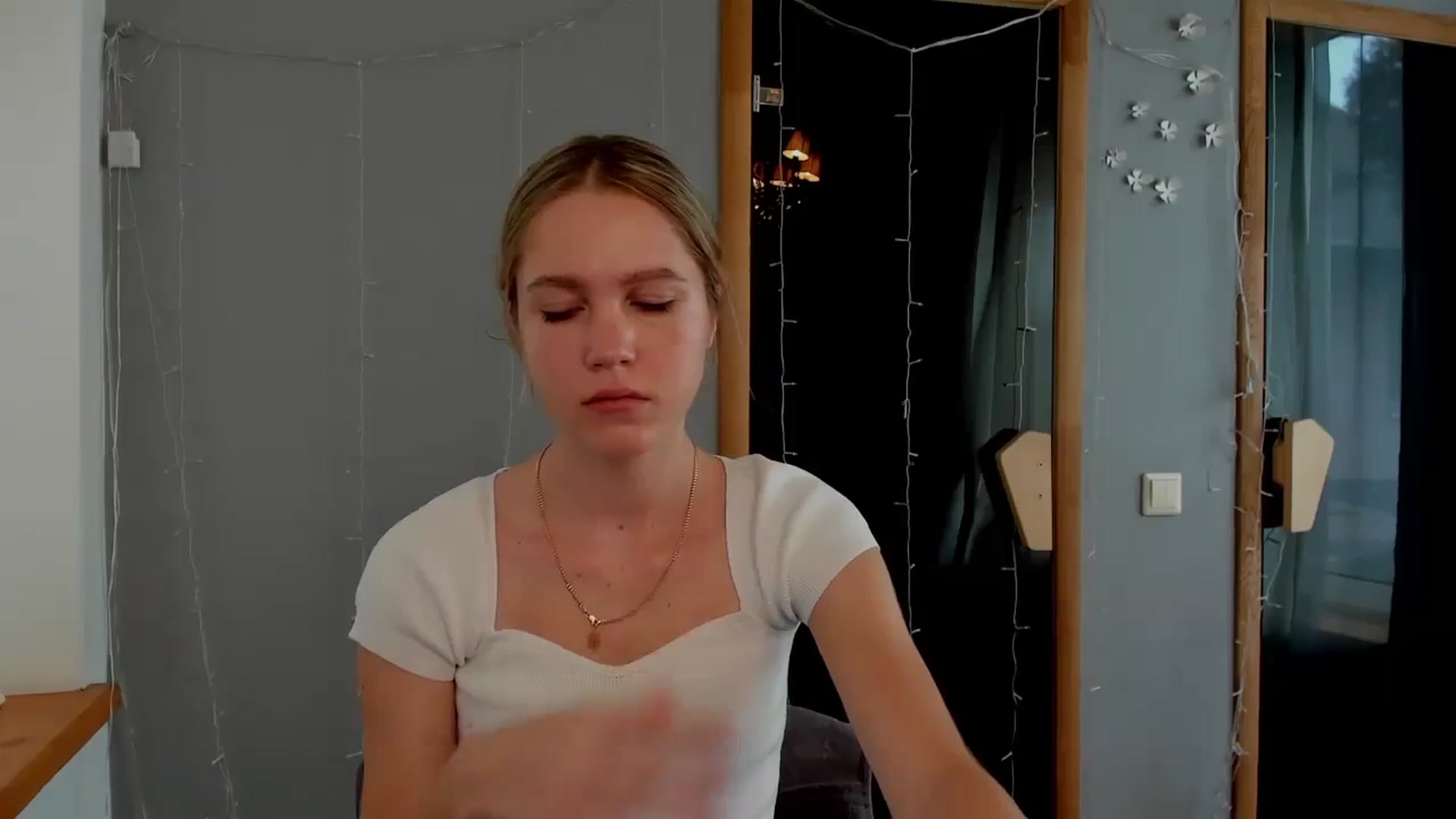 Gallery image thumbnail from Kate_Lewiss's myfreecams stream on, 04/02/2024, 06:19 image 3 of 20