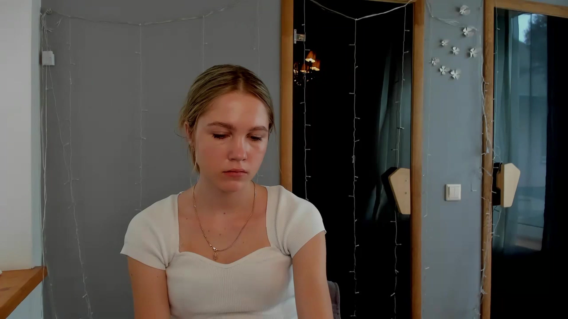 Gallery image thumbnail from Kate_Lewiss's myfreecams stream on, 04/02/2024, 06:19 image 9 of 20