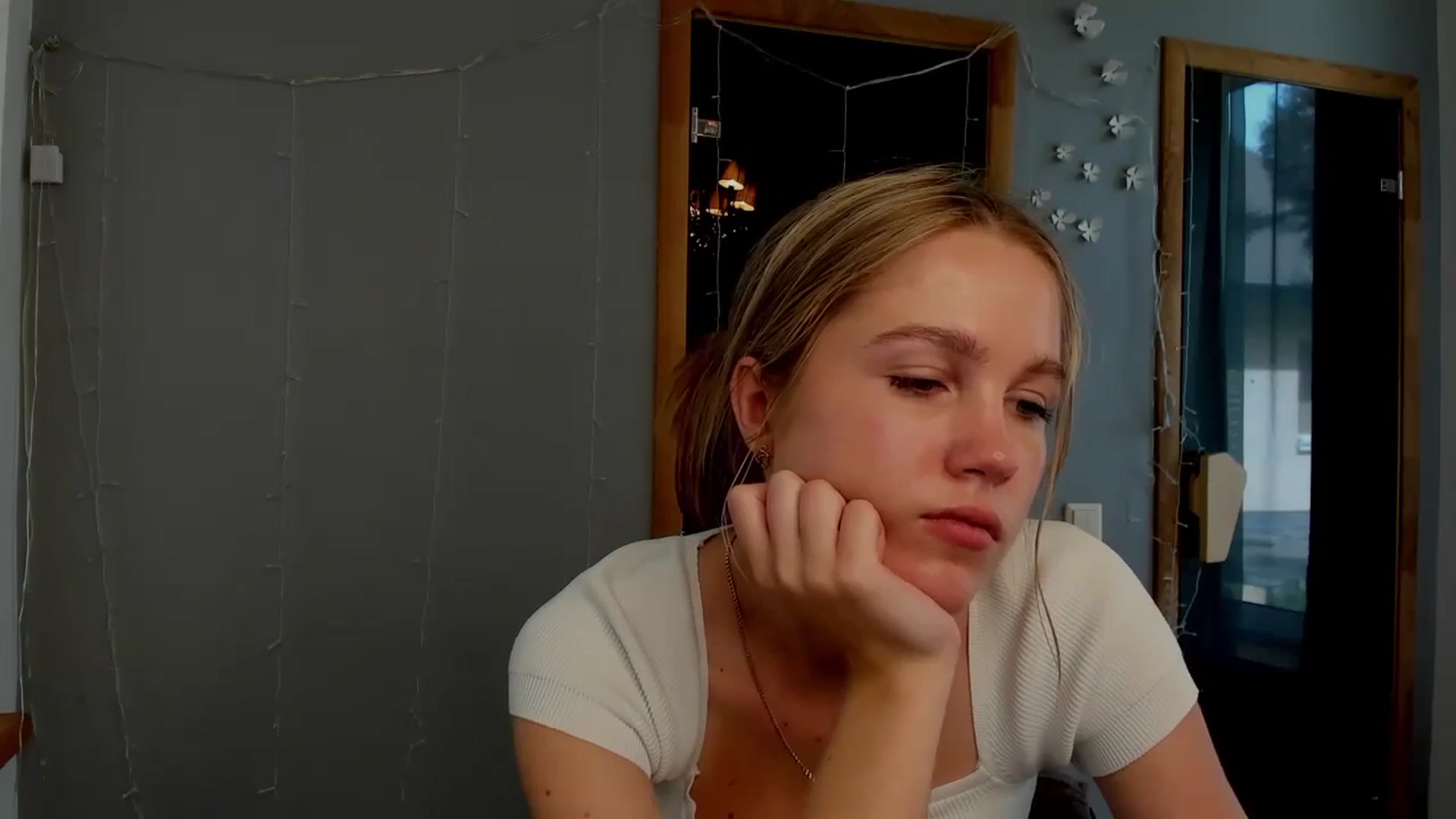 Gallery image thumbnail from Kate_Lewiss's myfreecams stream on, 04/02/2024, 10:42 image 2 of 20
