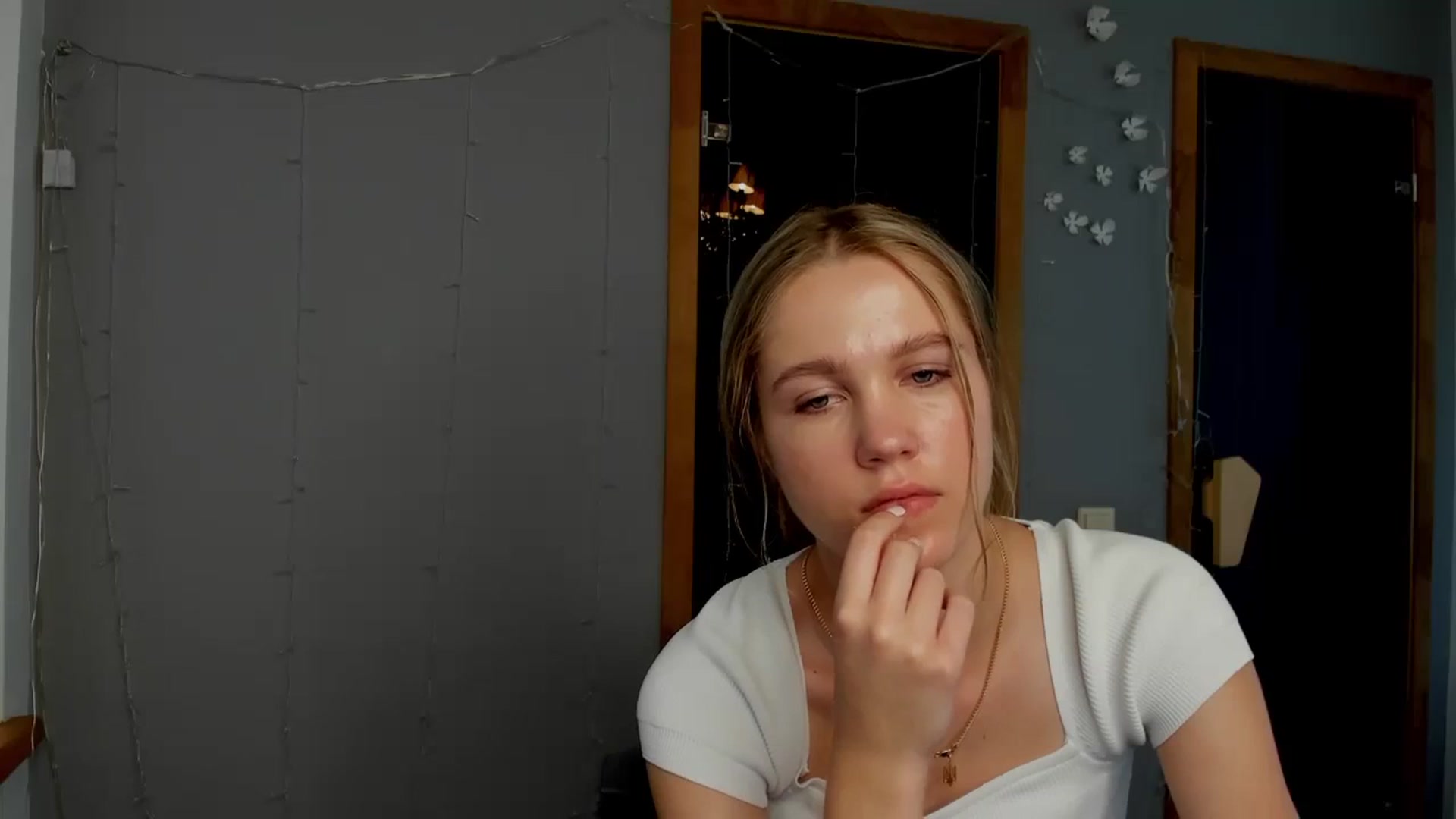 Gallery image thumbnail from Kate_Lewiss's myfreecams stream on, 04/02/2024, 10:42 image 16 of 20