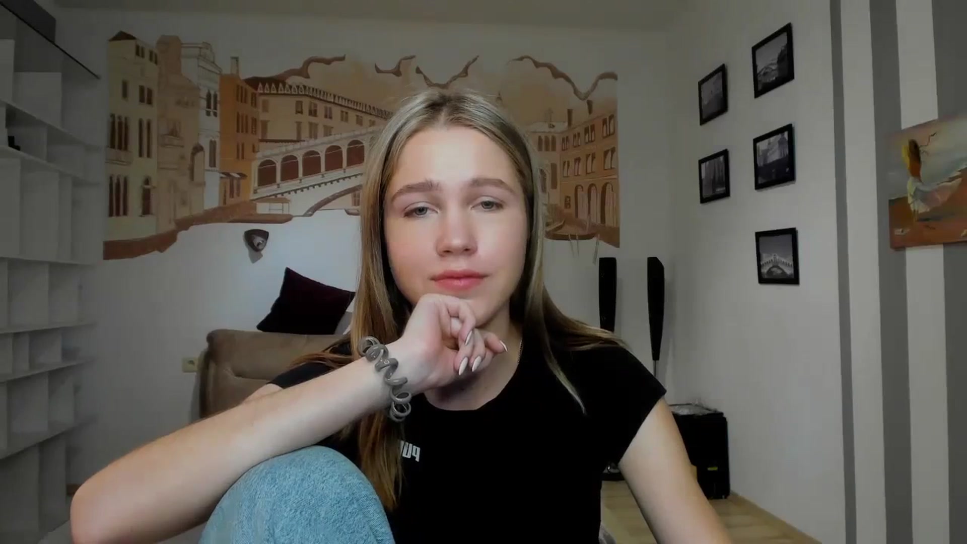 Gallery image thumbnail from Kate_Lewiss's myfreecams stream on, 04/03/2024, 07:48 image 4 of 20