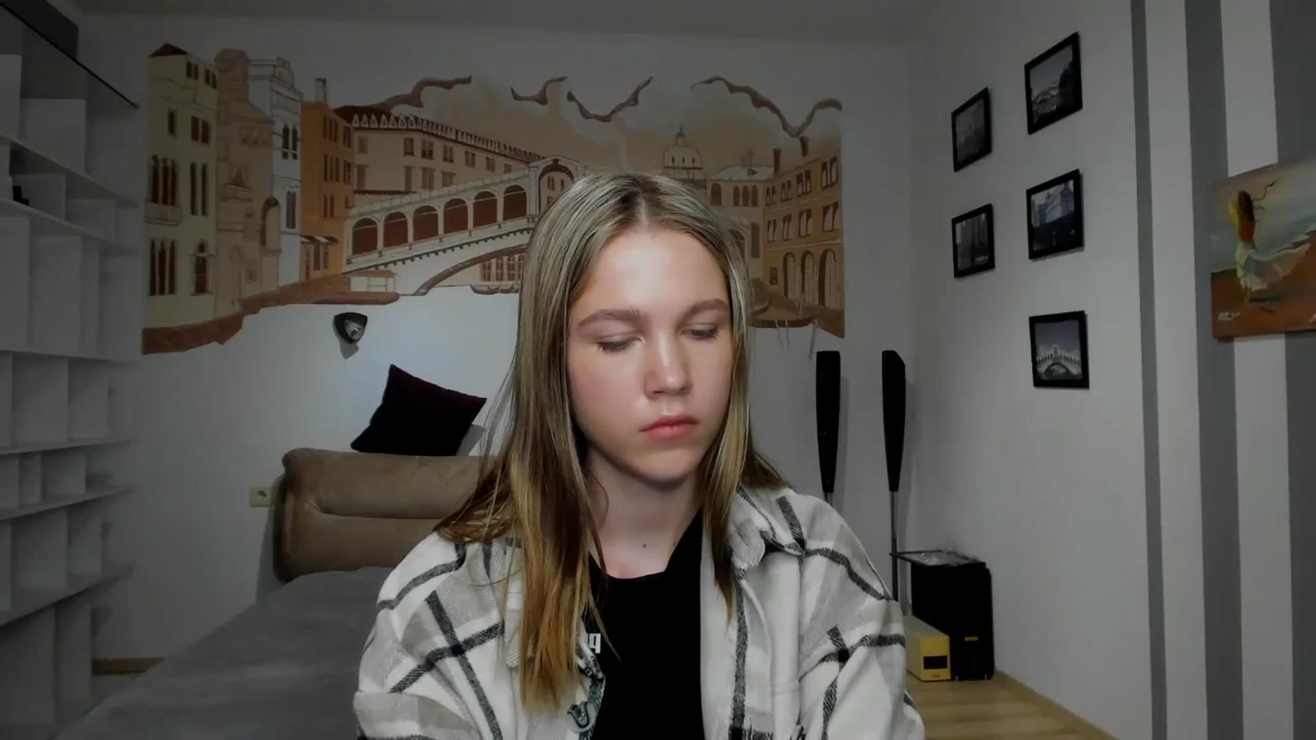Gallery image thumbnail from Kate_Lewiss's myfreecams stream on, 04/03/2024, 07:48 image 18 of 20