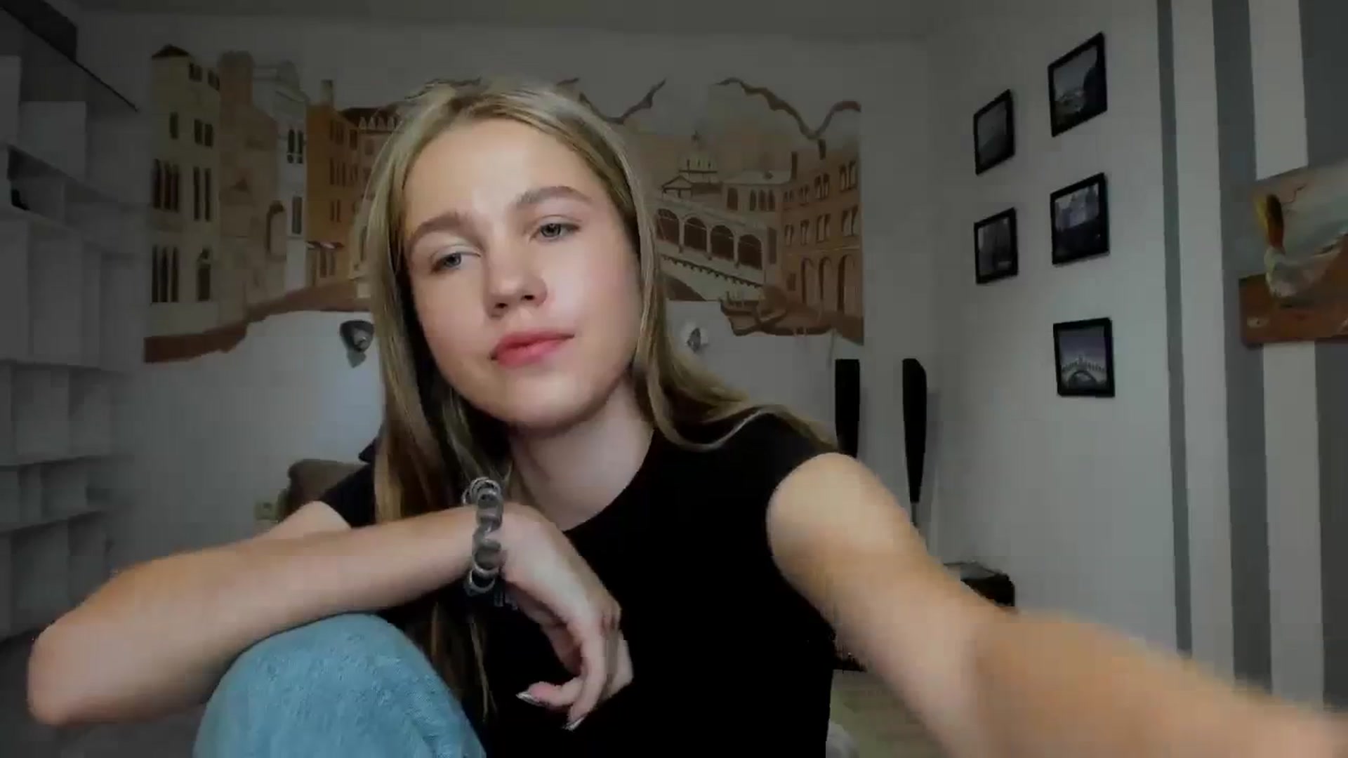 Gallery image thumbnail from Kate_Lewiss's myfreecams stream on, 04/03/2024, 07:48 image 2 of 20