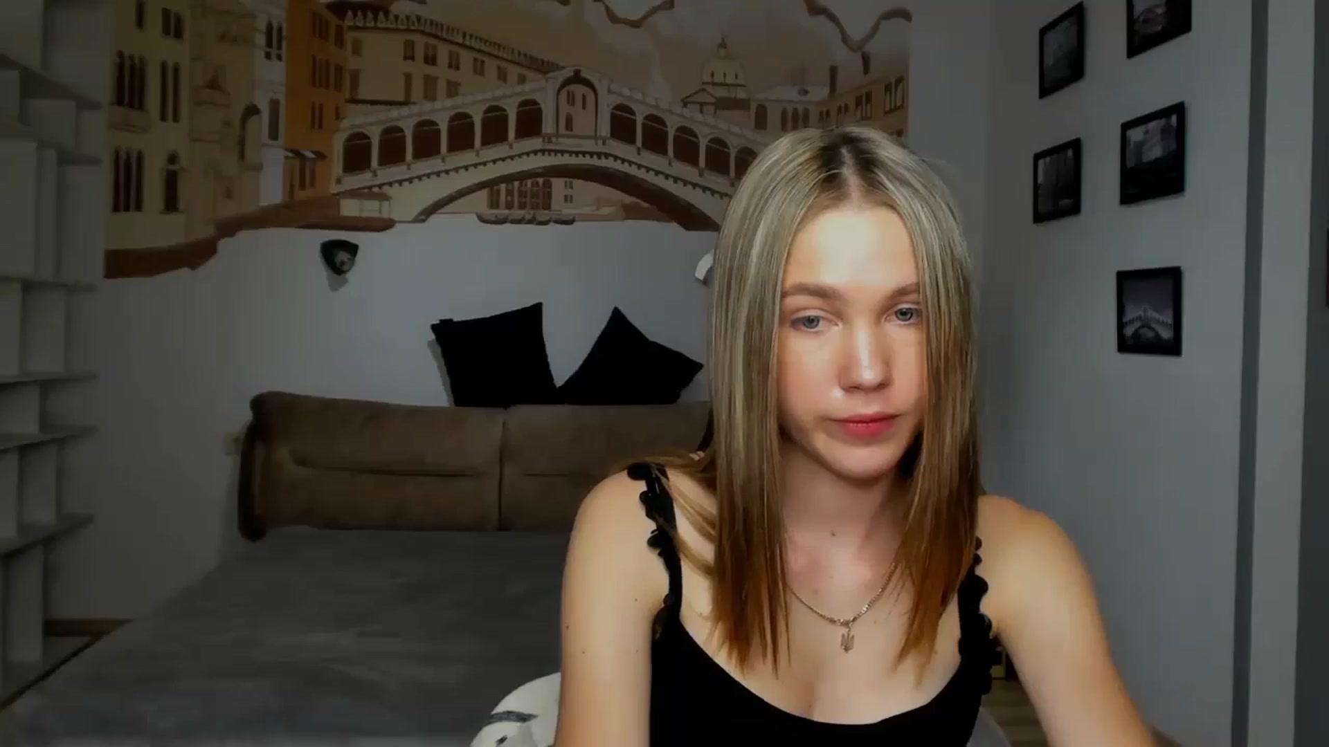 Gallery image thumbnail from Kate_Lewiss's myfreecams stream on, 04/10/2024, 11:04 image 9 of 20