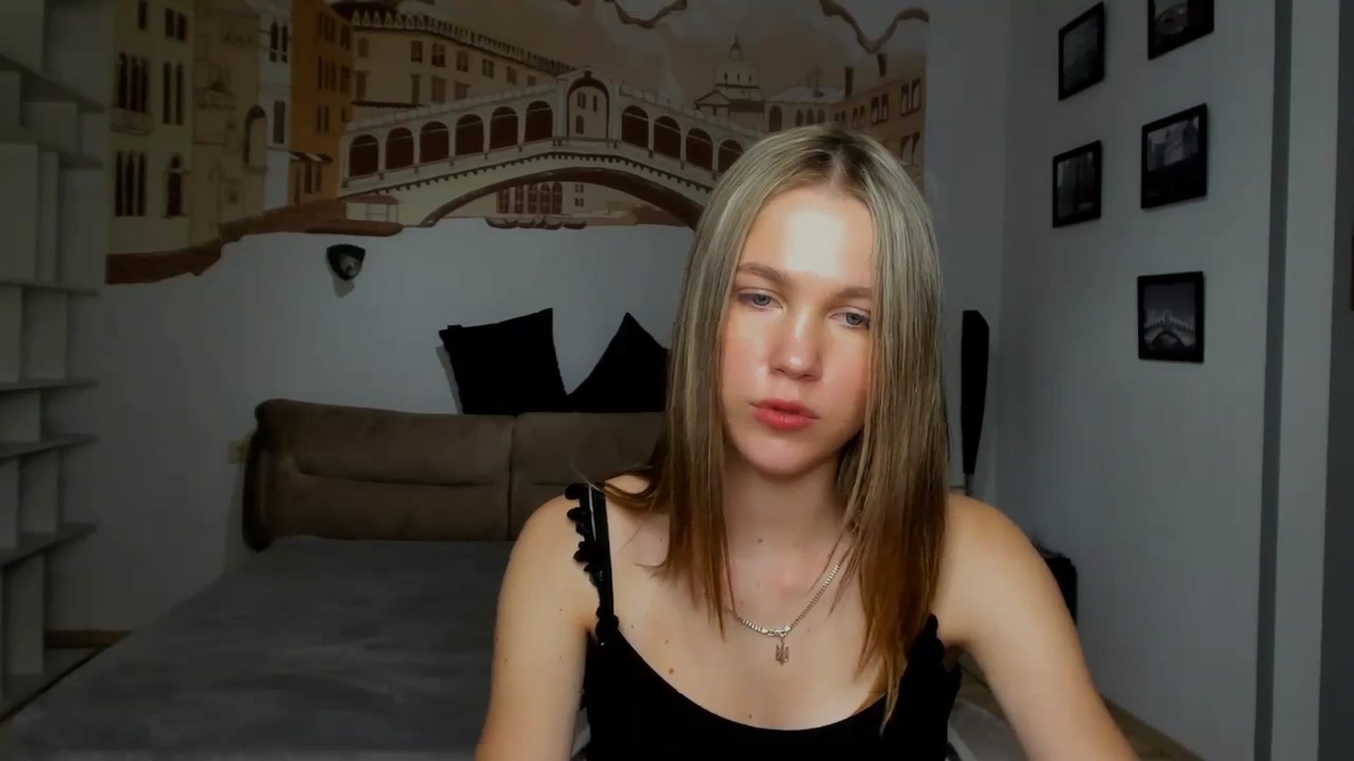 Gallery image thumbnail from Kate_Lewiss's myfreecams stream on, 04/10/2024, 11:04 image 10 of 20