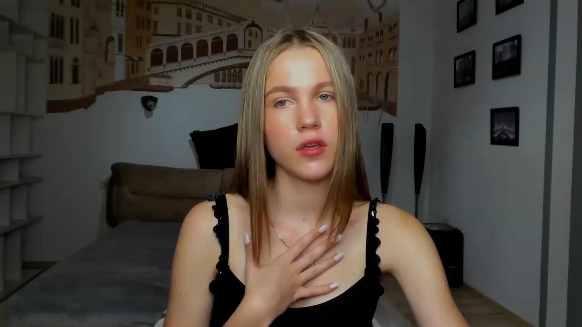 Gallery image thumbnail from Kate_Lewiss's myfreecams stream on, 04/10/2024, 11:04 image 1 of 20