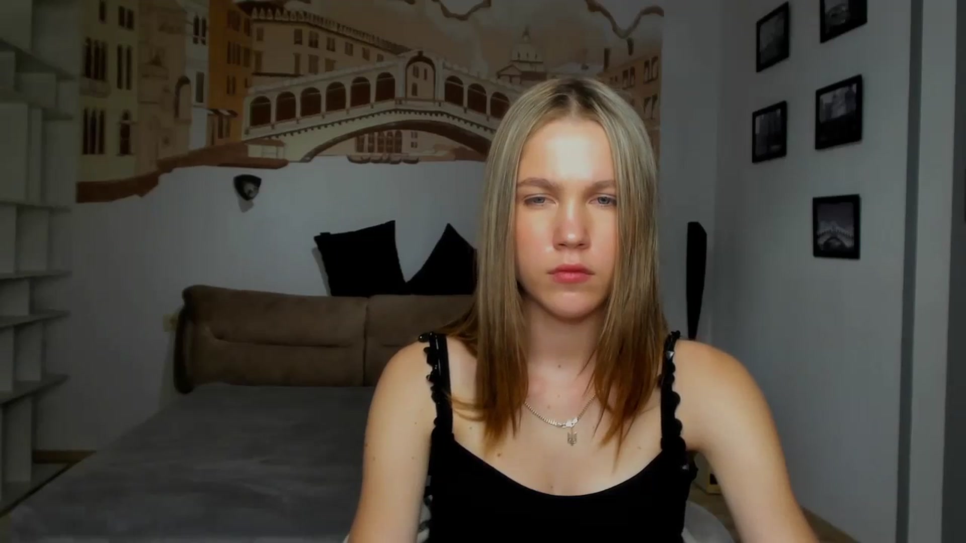 Gallery image thumbnail from Kate_Lewiss's myfreecams stream on, 04/10/2024, 11:04 image 6 of 20