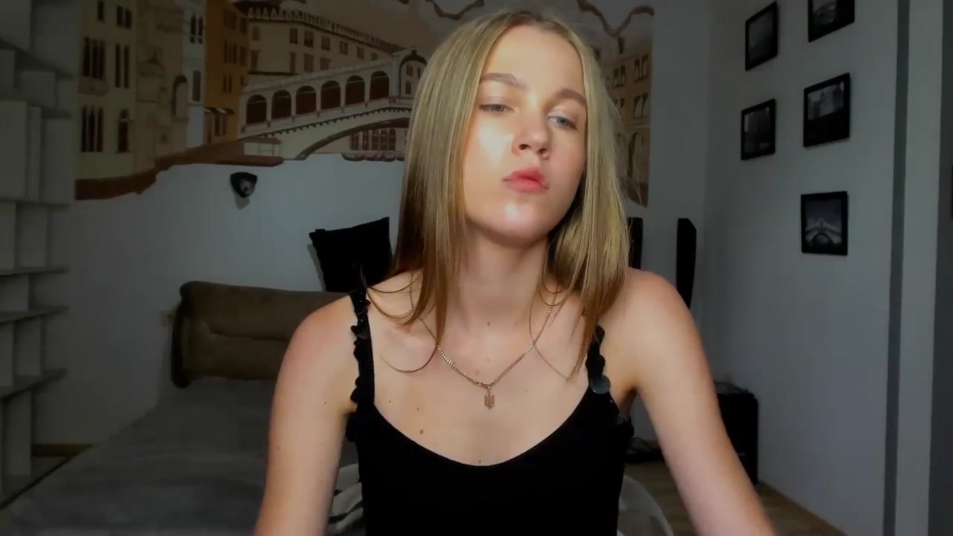 Gallery image thumbnail from Kate_Lewiss's myfreecams stream on, 04/10/2024, 11:04 image 12 of 20
