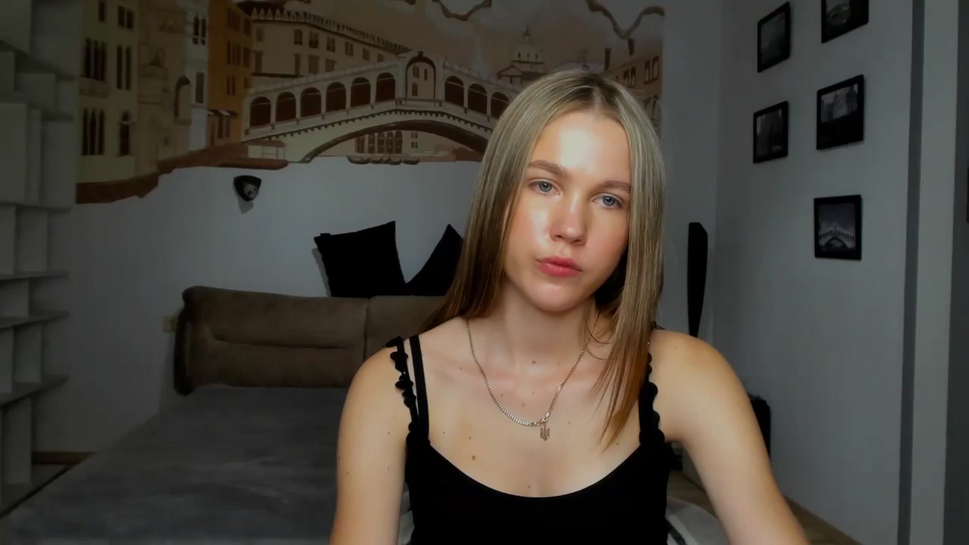 Gallery image thumbnail from Kate_Lewiss's myfreecams stream on, 04/10/2024, 11:04 image 4 of 20