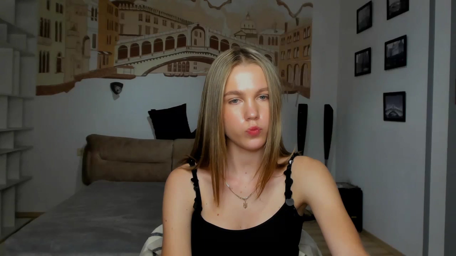 Gallery image thumbnail from Kate_Lewiss's myfreecams stream on, 04/10/2024, 11:04 image 13 of 20