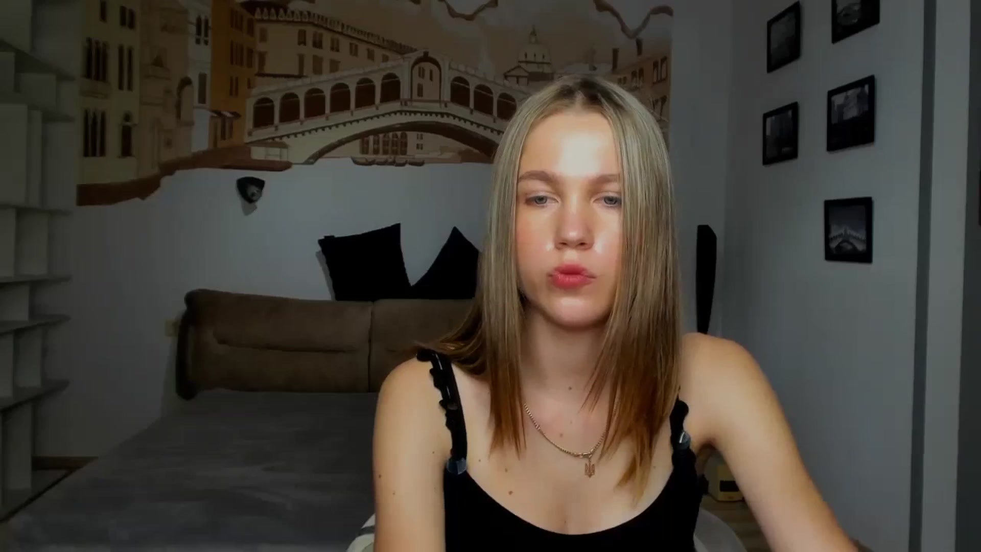 Gallery image thumbnail from Kate_Lewiss's myfreecams stream on, 04/10/2024, 11:04 image 8 of 20