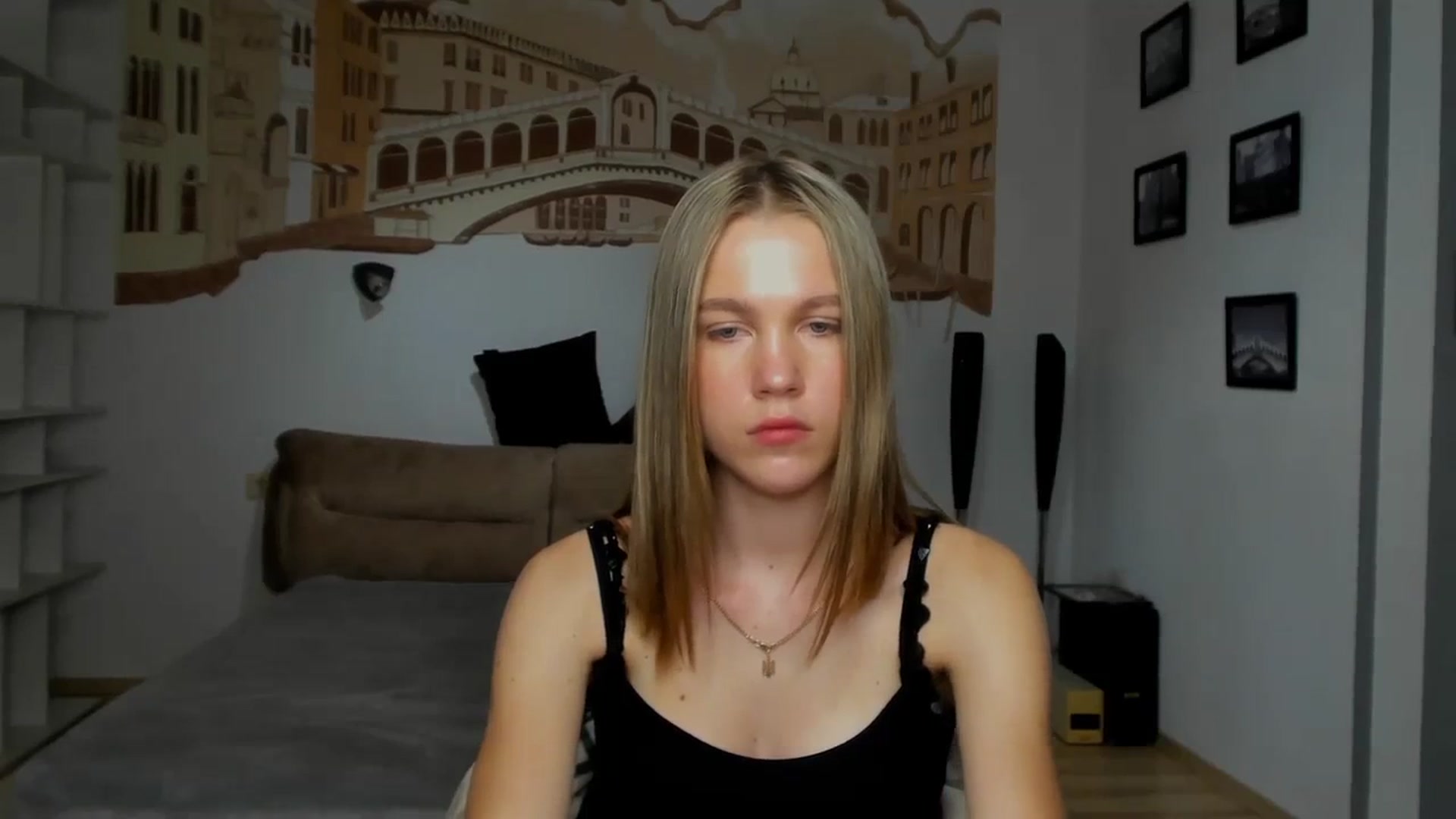 Gallery image thumbnail from Kate_Lewiss's myfreecams stream on, 04/10/2024, 11:04 image 16 of 20