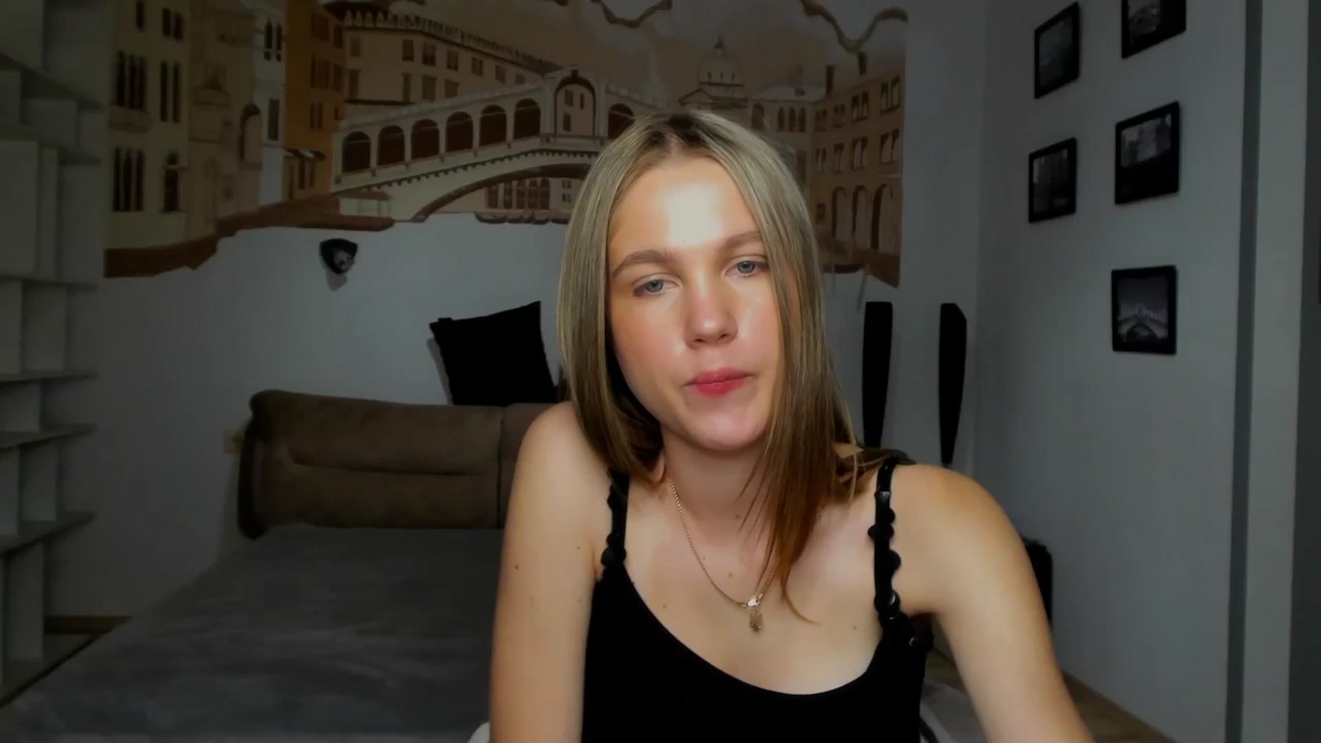 Gallery image thumbnail from Kate_Lewiss's myfreecams stream on, 04/10/2024, 11:04 image 5 of 20