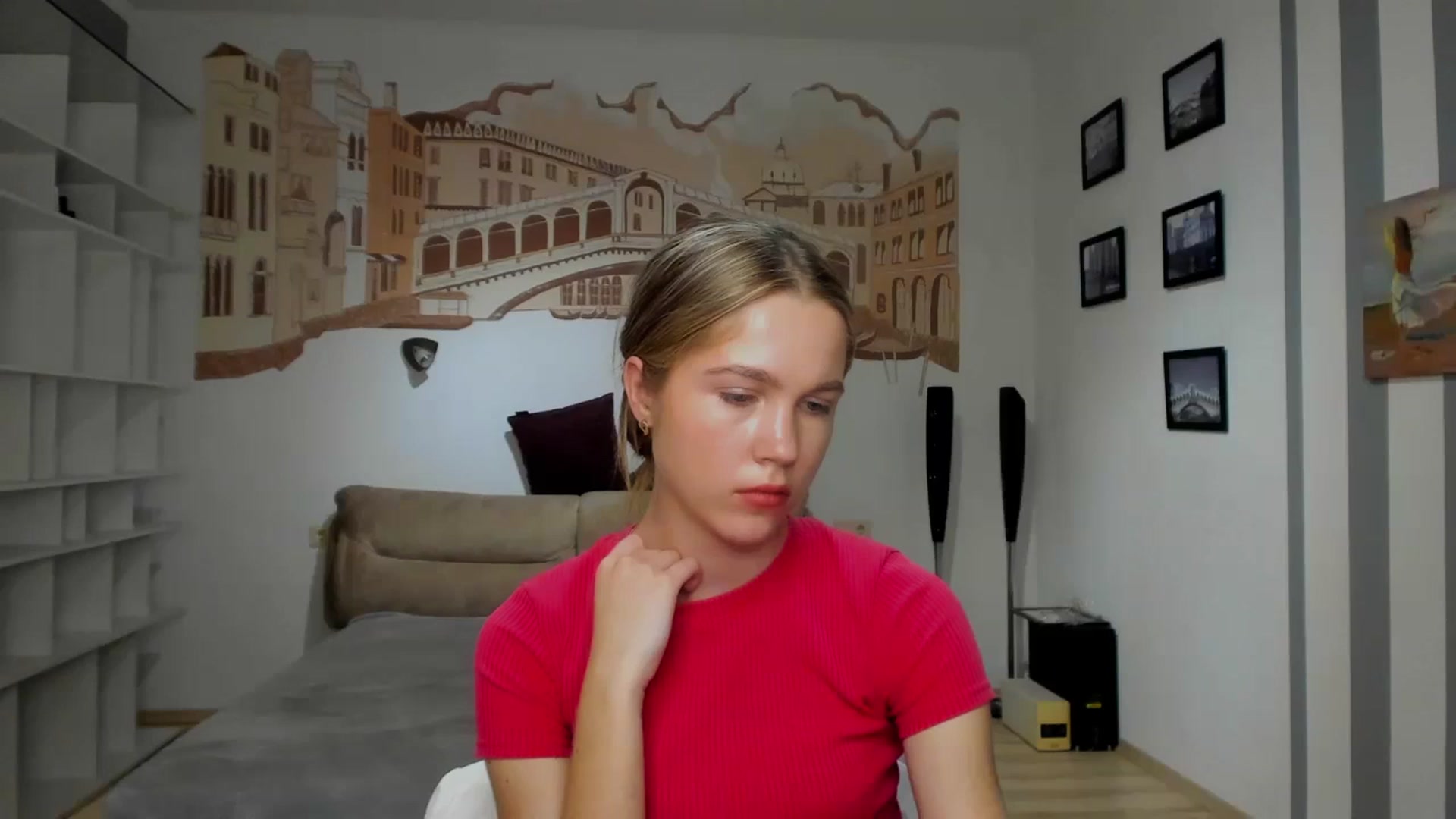 Gallery image thumbnail from Kate_Lewiss's myfreecams stream on, 04/11/2024, 11:03 image 10 of 20