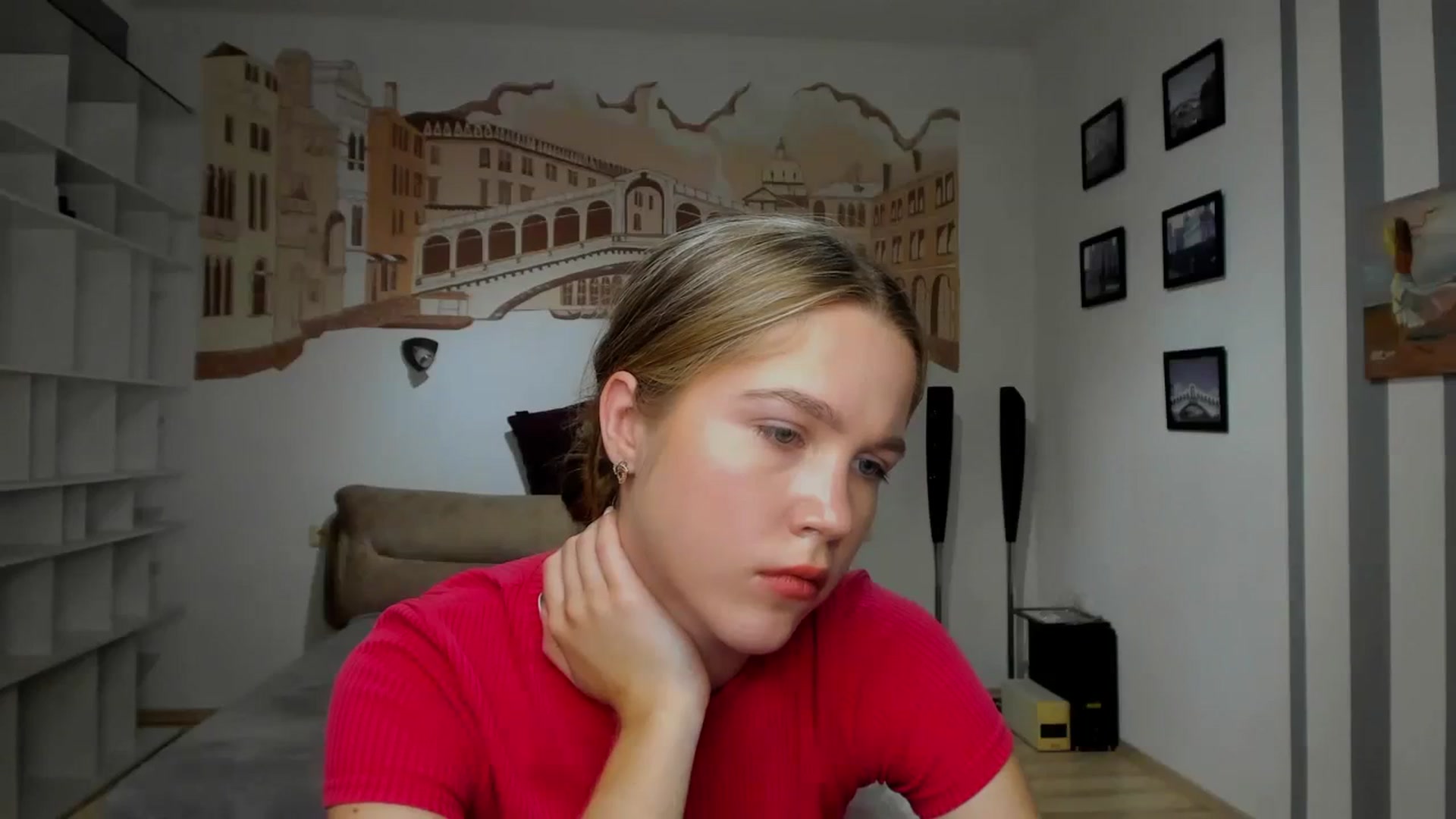 Gallery image thumbnail from Kate_Lewiss's myfreecams stream on, 04/11/2024, 11:03 image 14 of 20
