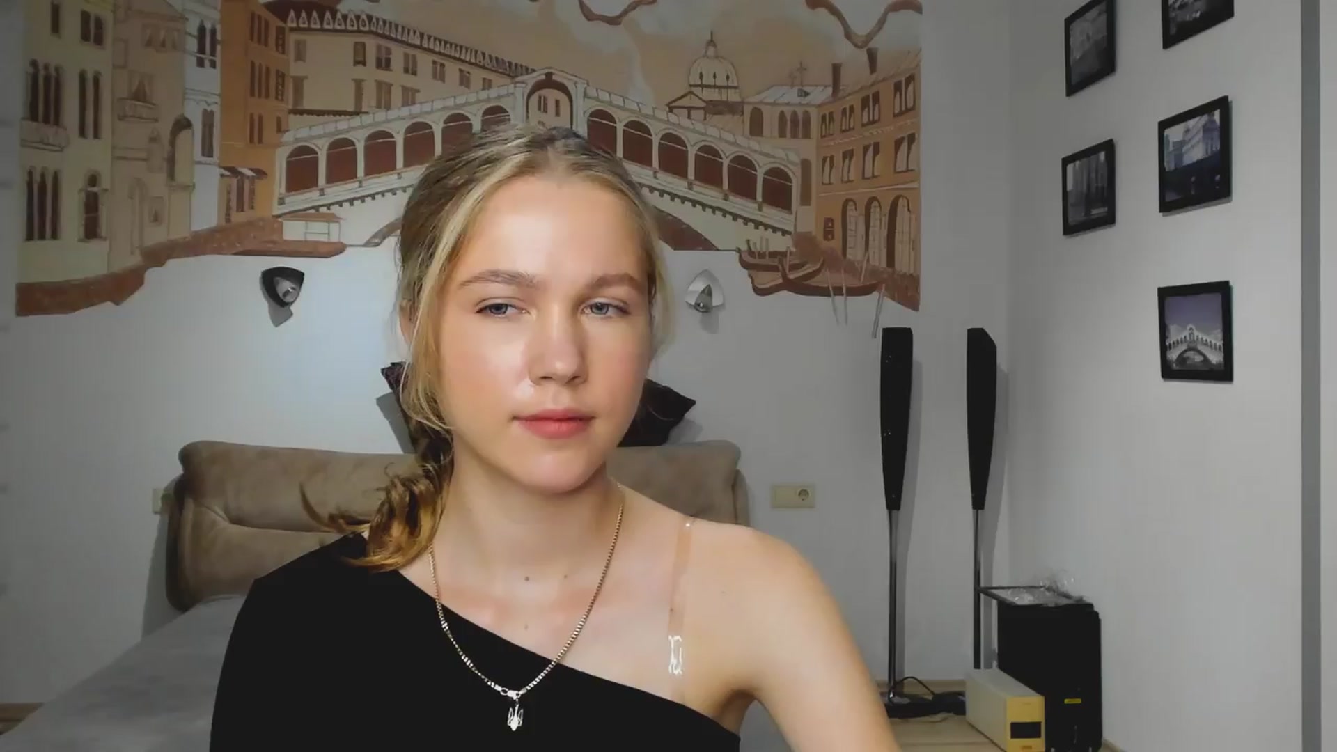 Gallery image thumbnail from Kate_Lewiss's myfreecams stream on, 04/13/2024, 09:53 image 5 of 20
