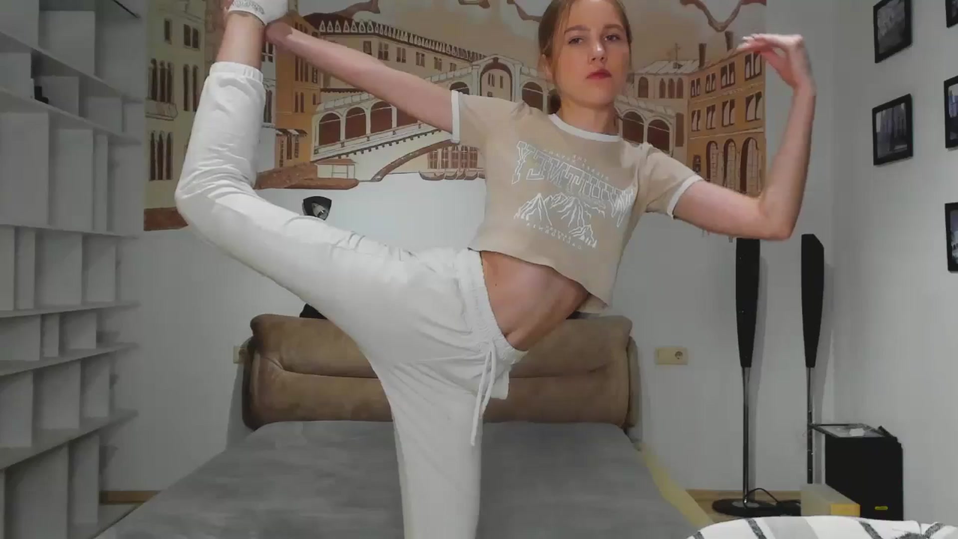 Gallery image thumbnail from Kate_Lewiss's myfreecams stream on, 04/14/2024, 11:03 image 5 of 20