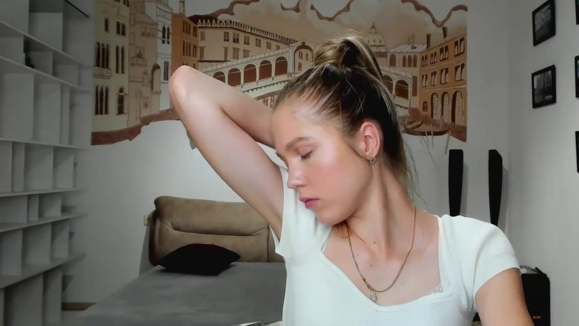 Gallery image thumbnail from Kate_Lewiss's myfreecams stream on, 04/16/2024, 11:04 image 14 of 20